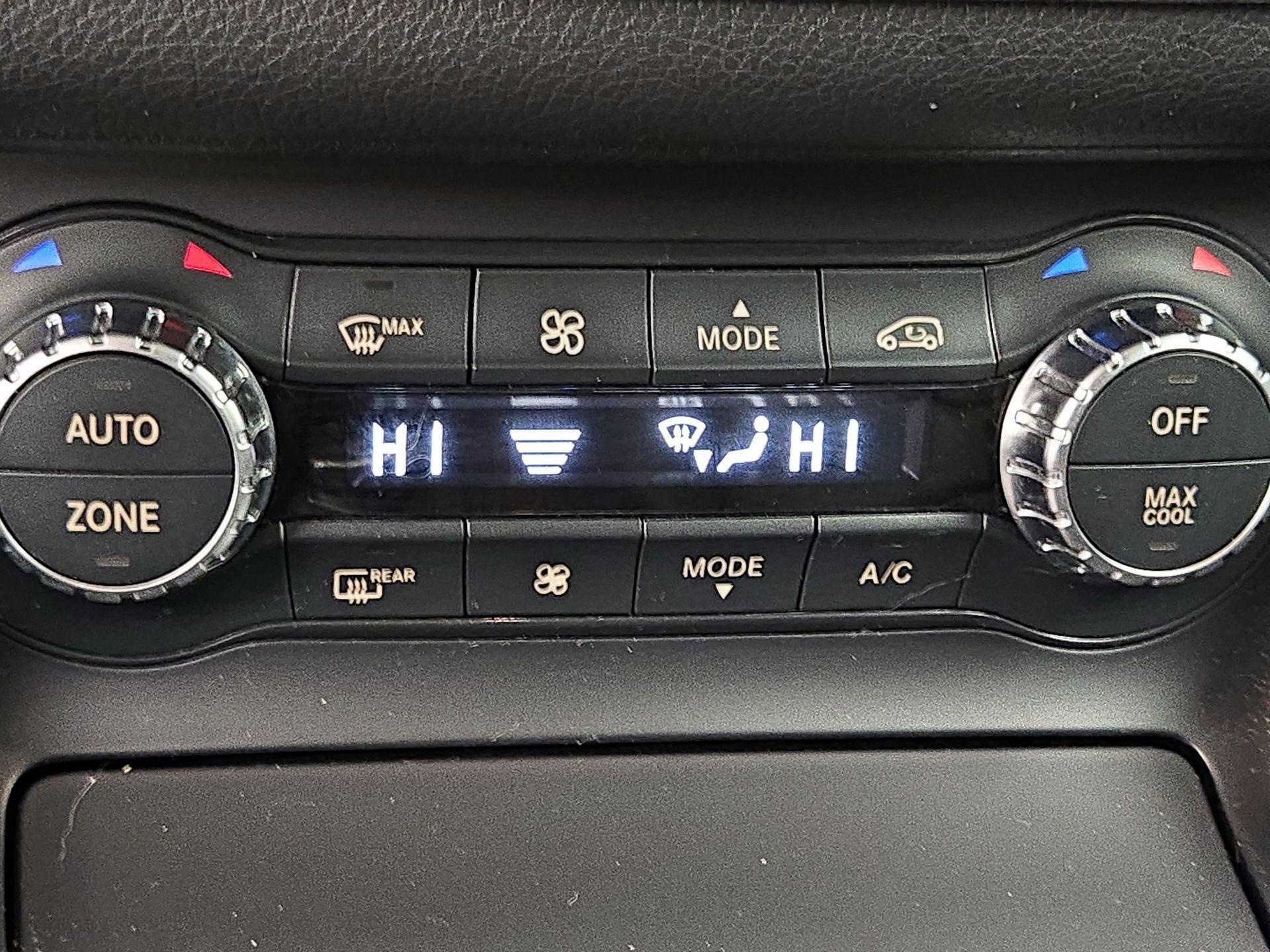 Thumbnail: 2015 Mercedes-Benz GLA - 16