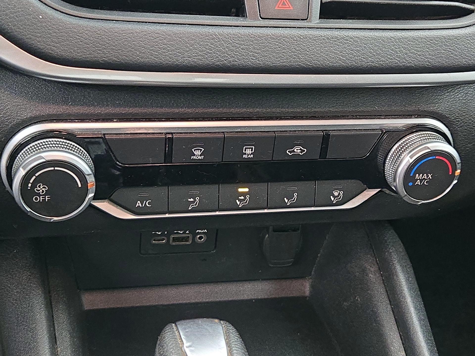 Thumbnail: 2019 Nissan Altima - 16