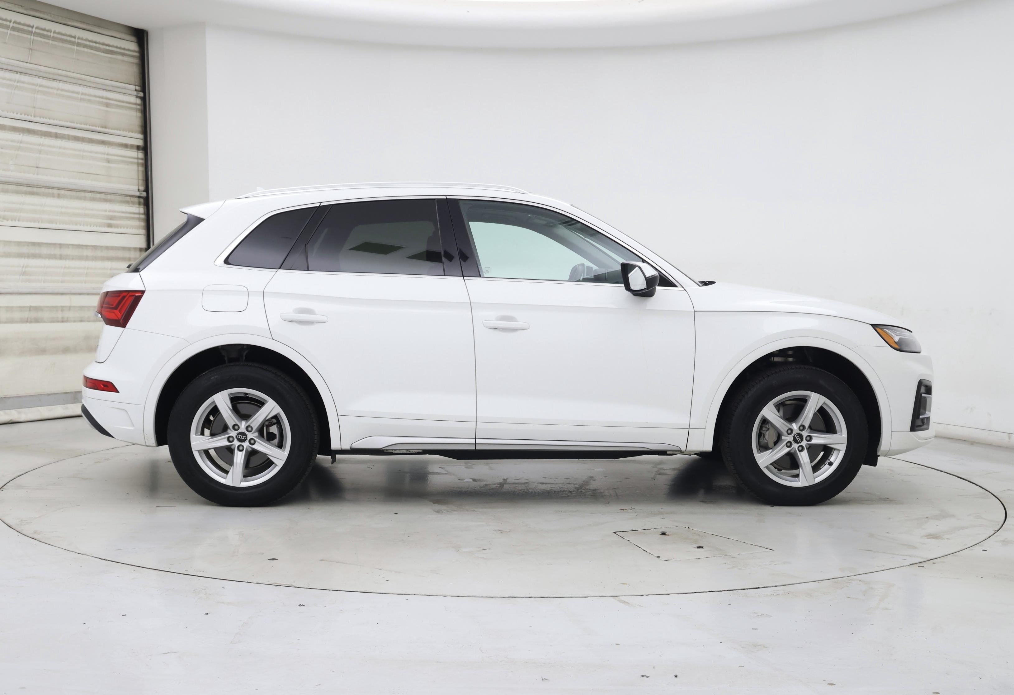 Thumbnail: 2023 Audi Q5 - 7