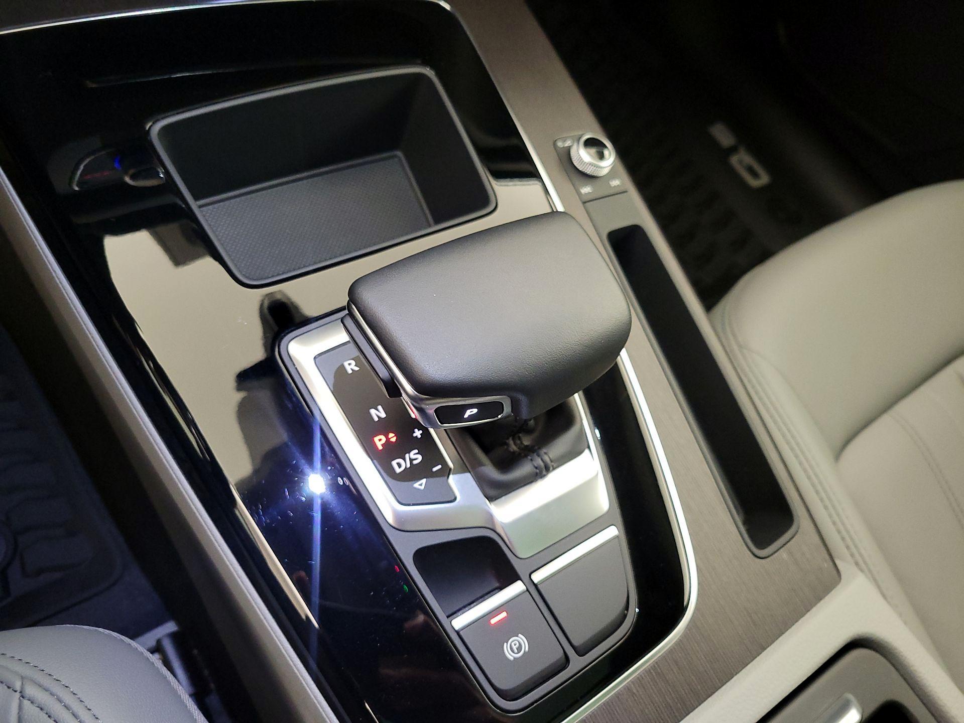 Thumbnail: 2022 Audi Q5 - 17