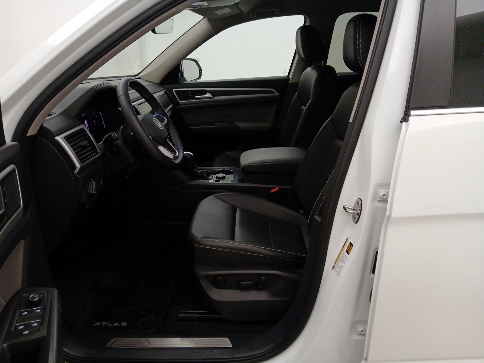 Thumbnail: 2023 Volkswagen Atlas - 11