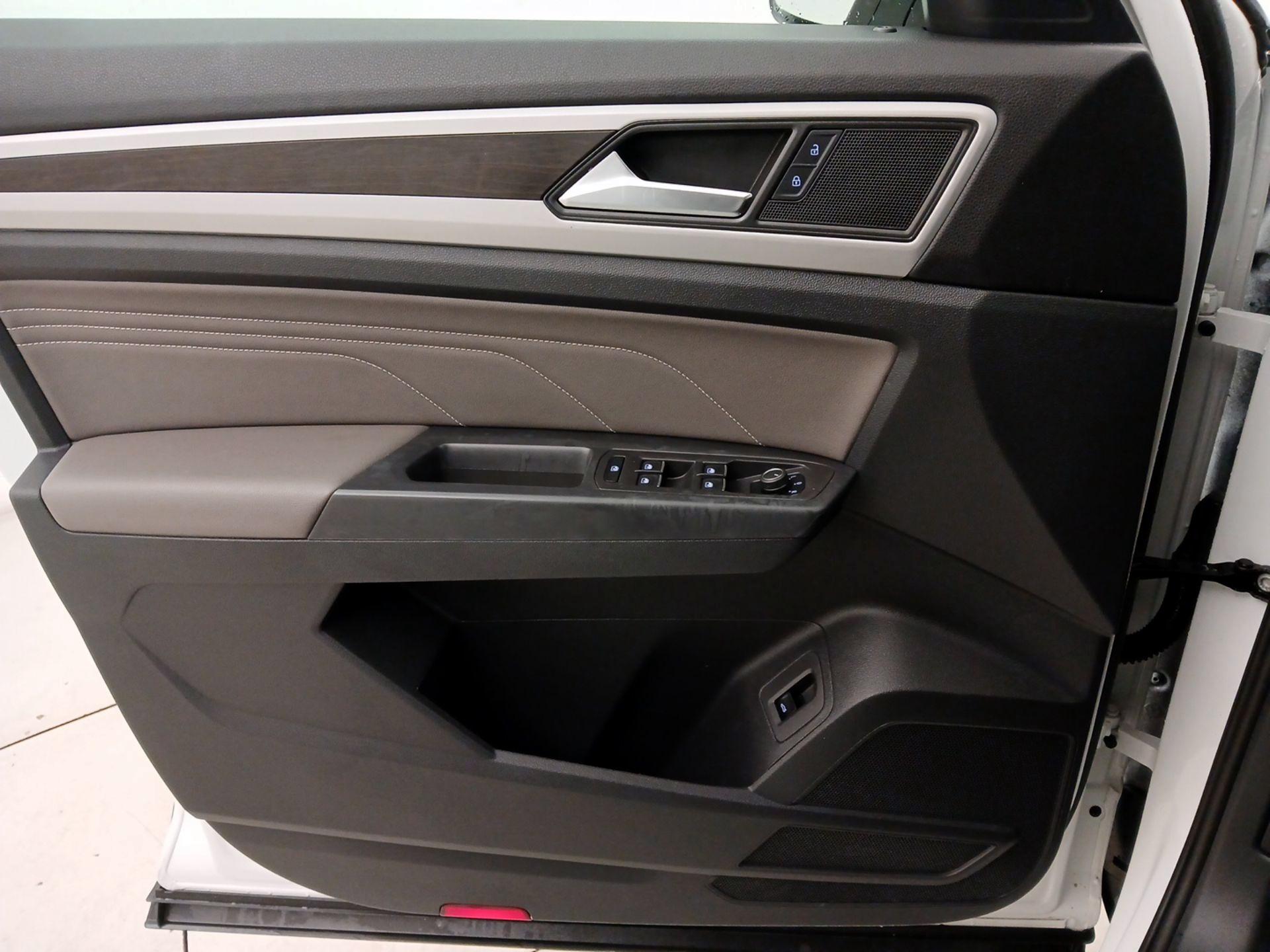 Thumbnail: 2023 Volkswagen Atlas - 12