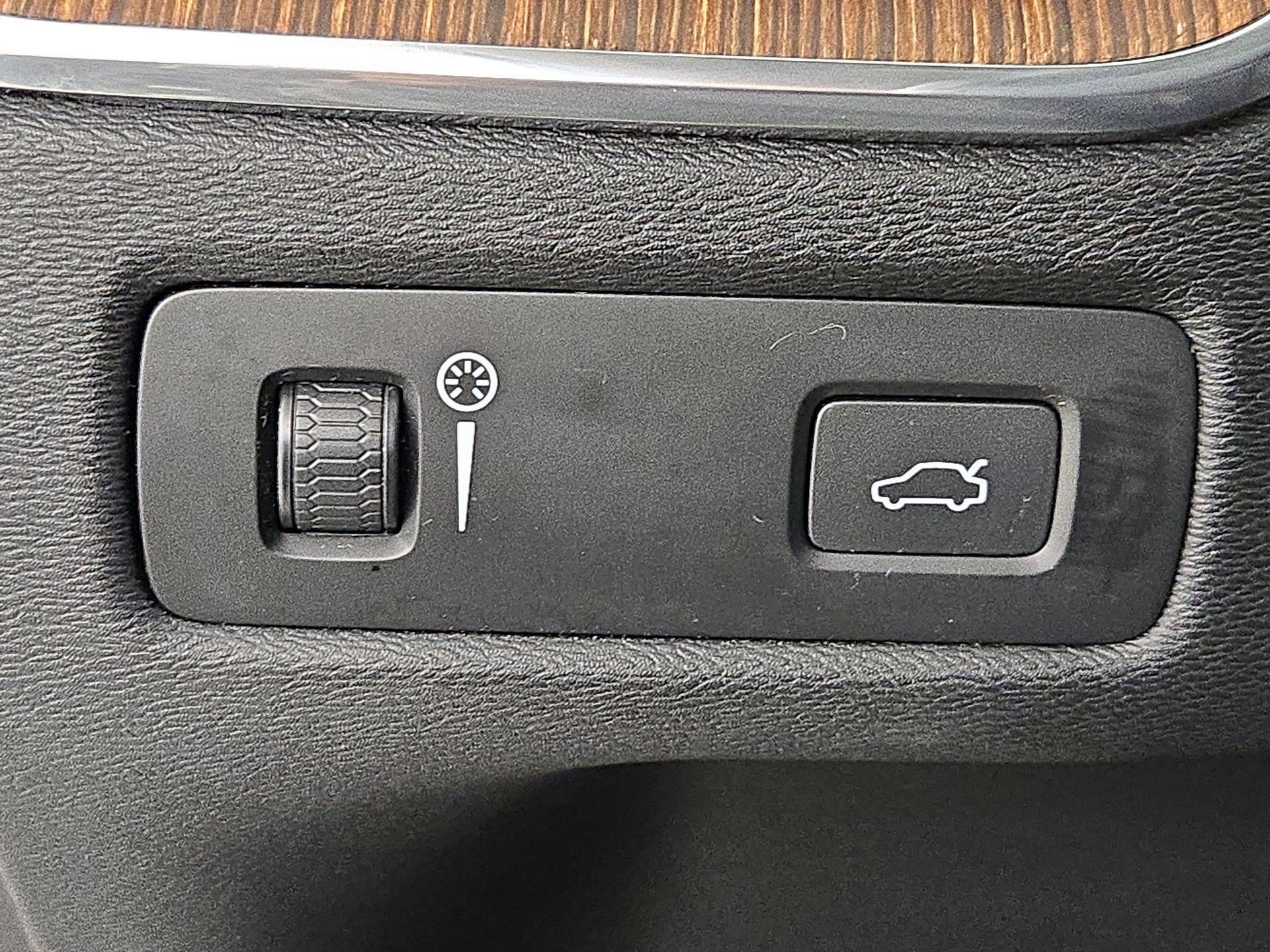 Thumbnail: 2019 Volvo XC60 - 13