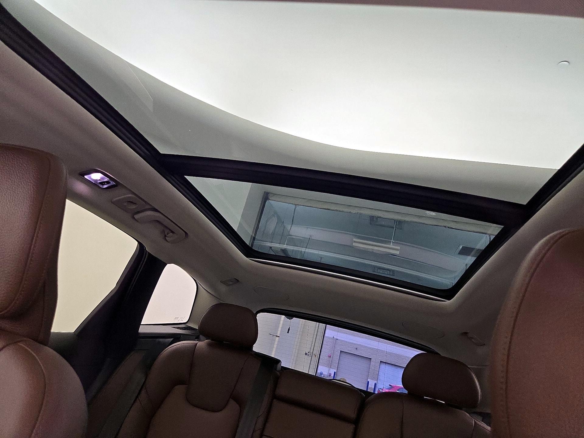 Thumbnail: 2019 Volvo XC60 - 20