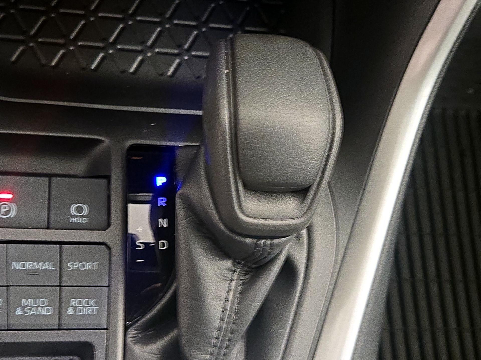 Thumbnail: 2022 Toyota RAV4 - 17