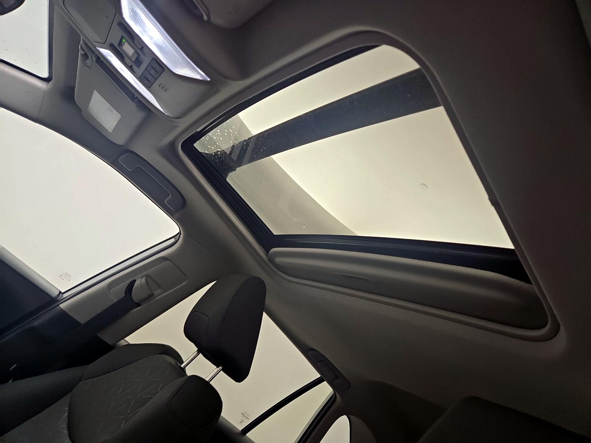 Thumbnail: 2022 Toyota RAV4 - 19