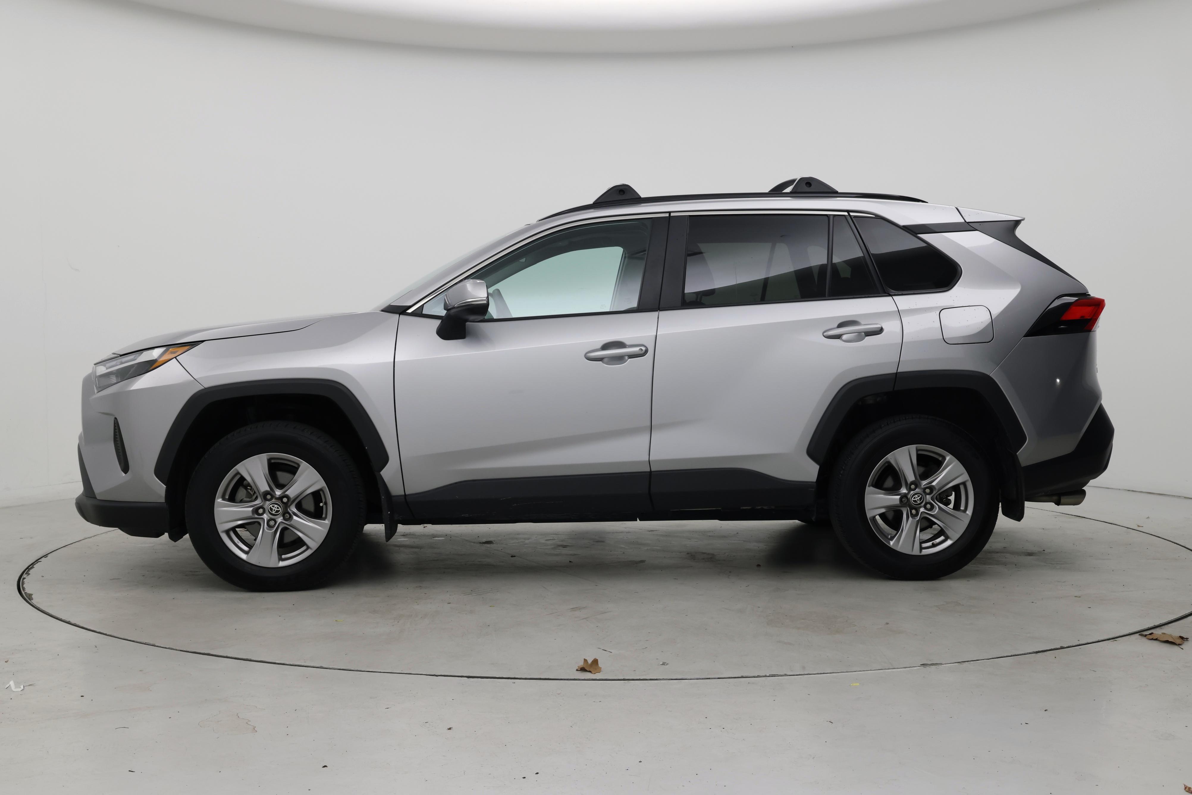 Thumbnail: 2022 Toyota RAV4 - 3