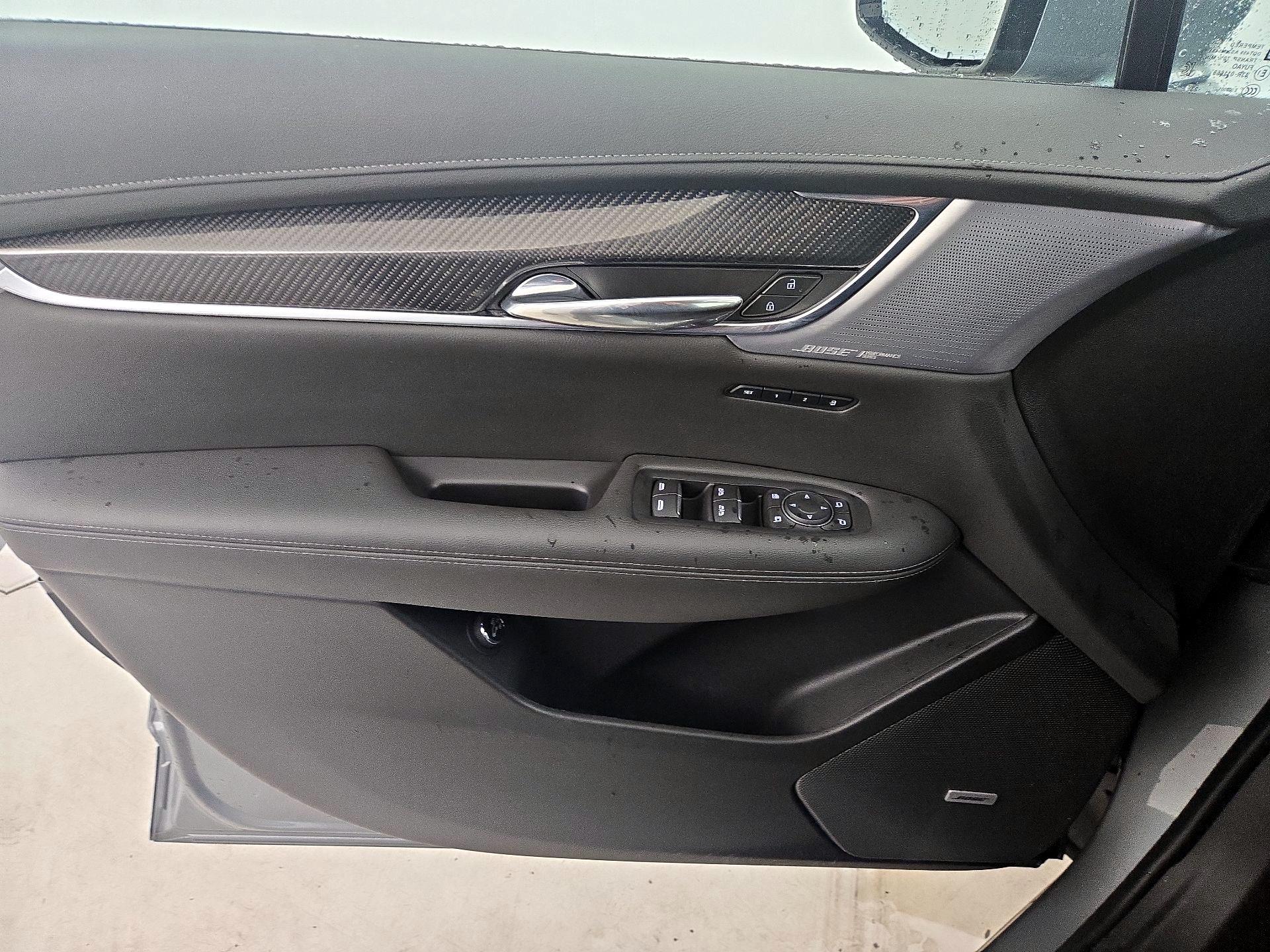 Thumbnail: 2024 Cadillac XT6 - 12