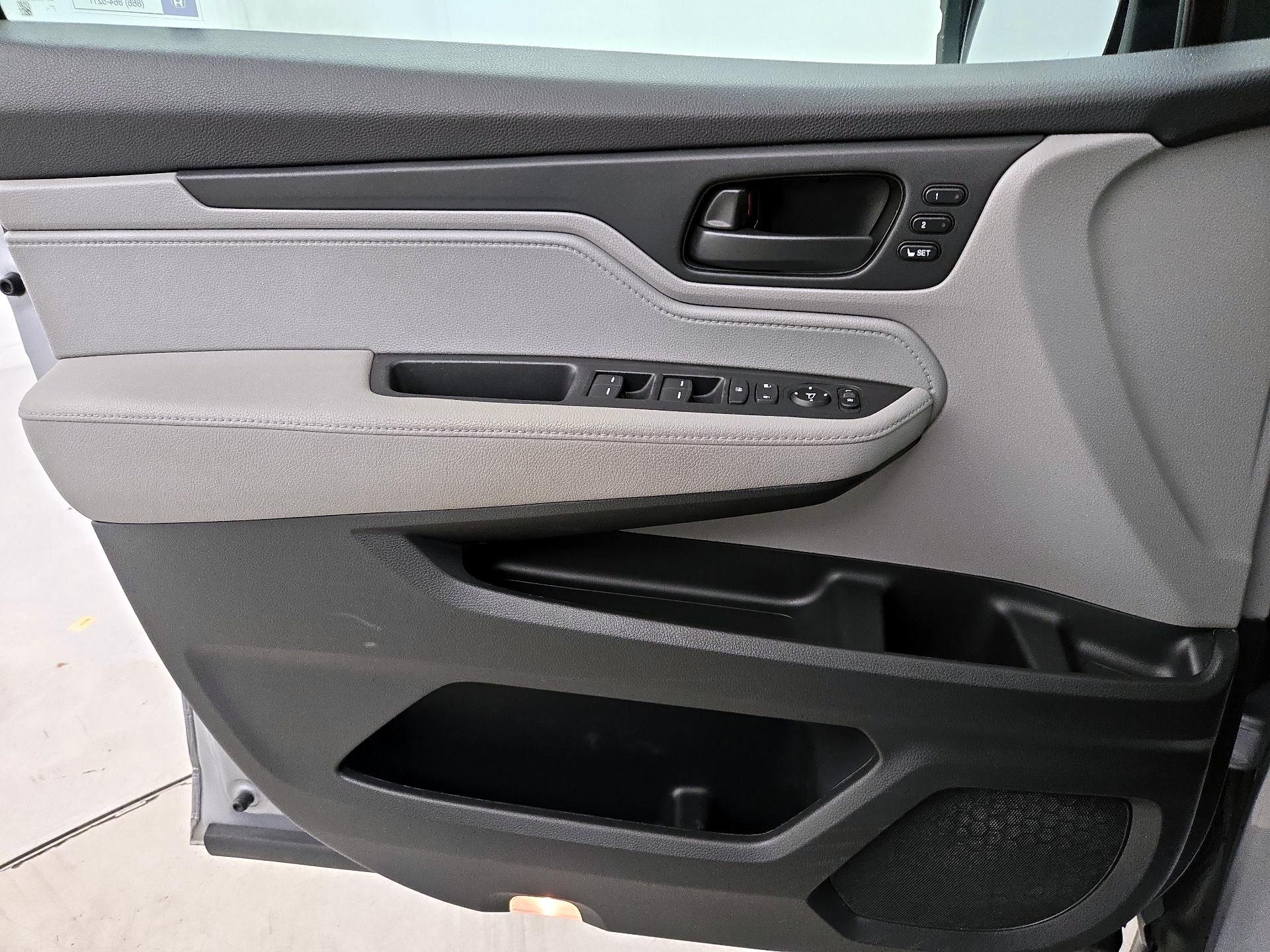 Thumbnail: 2018 Honda Odyssey - 12