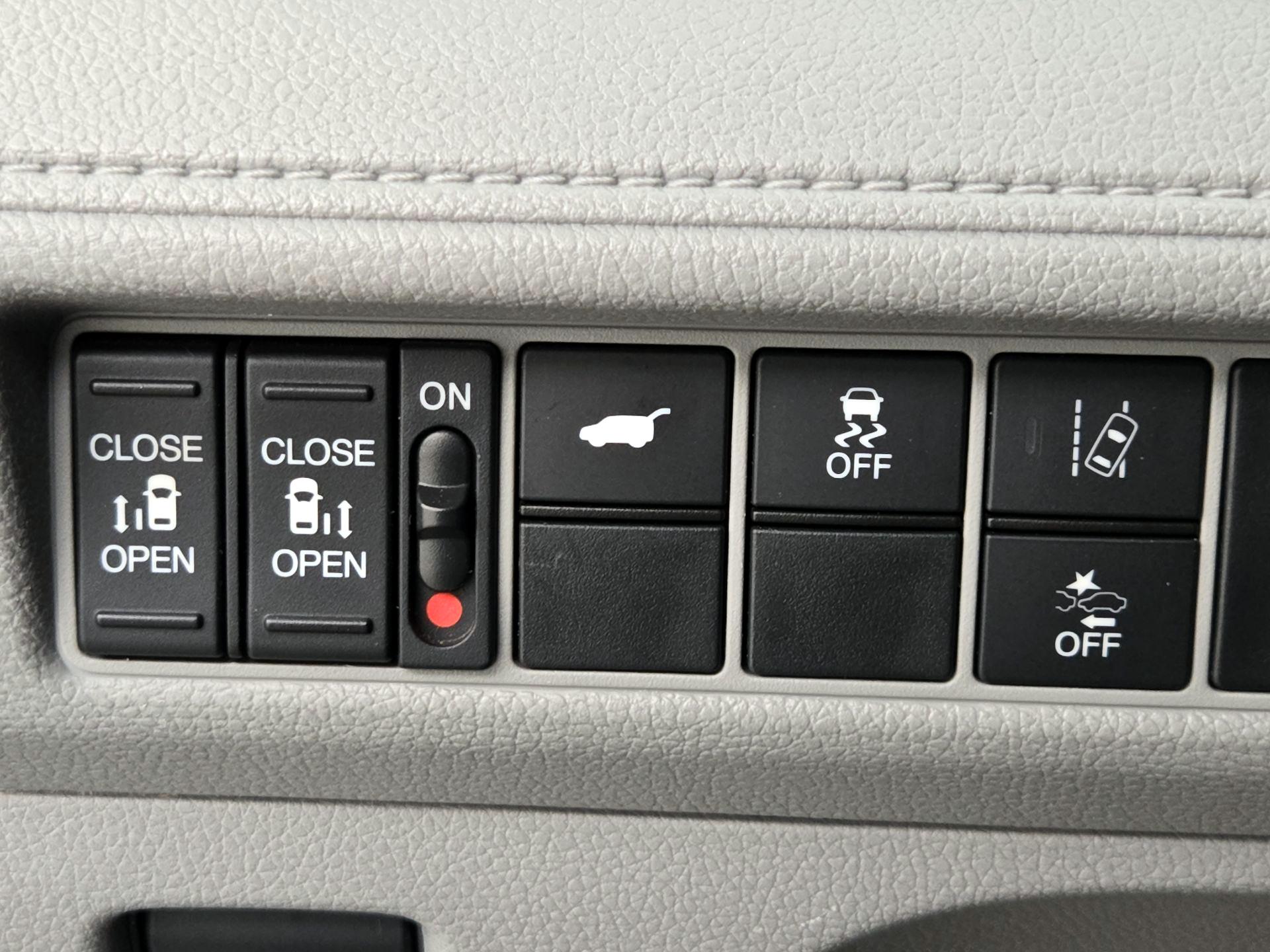 Thumbnail: 2018 Honda Odyssey - 13