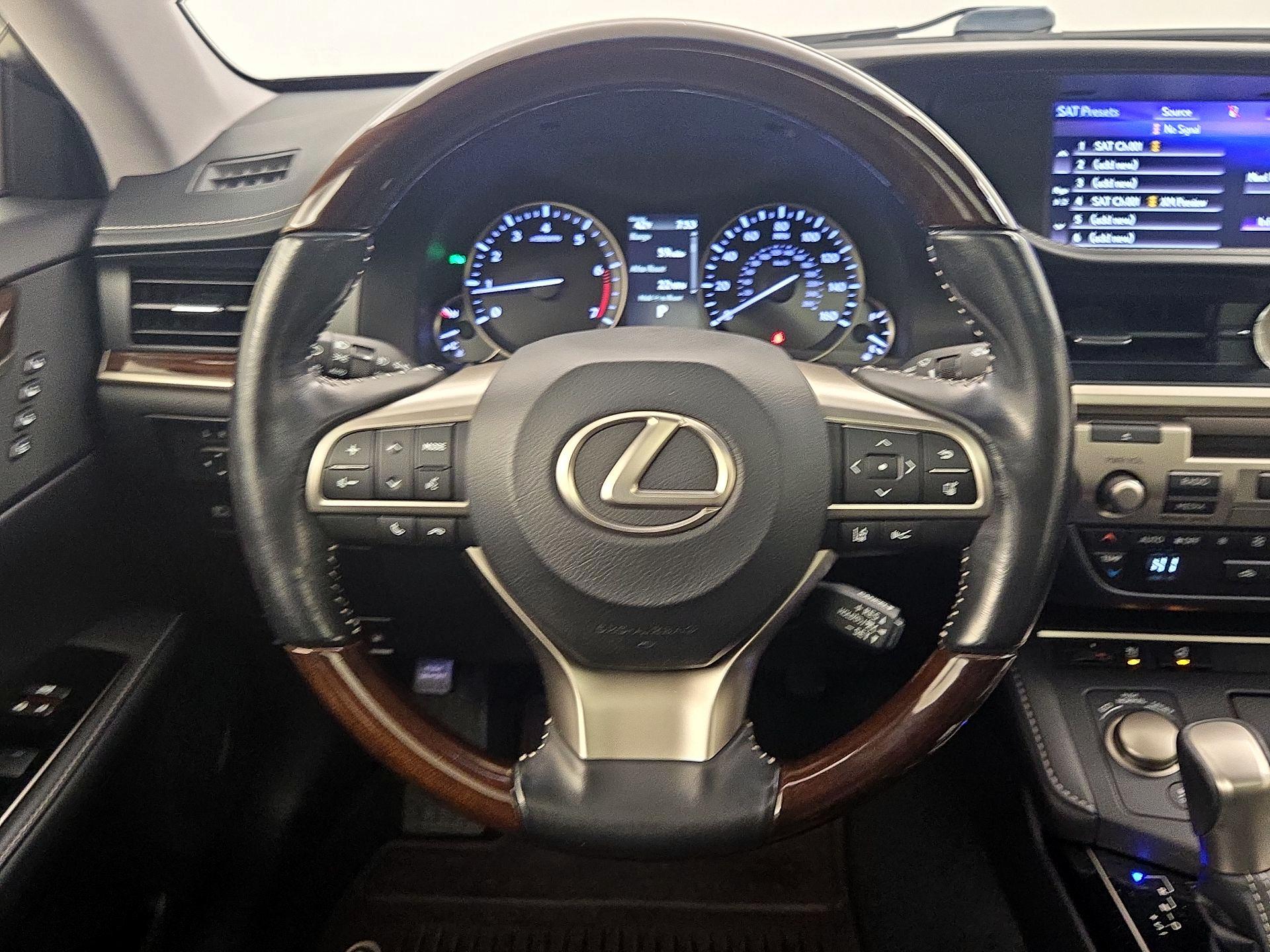 Thumbnail: 2017 Lexus ES - 10