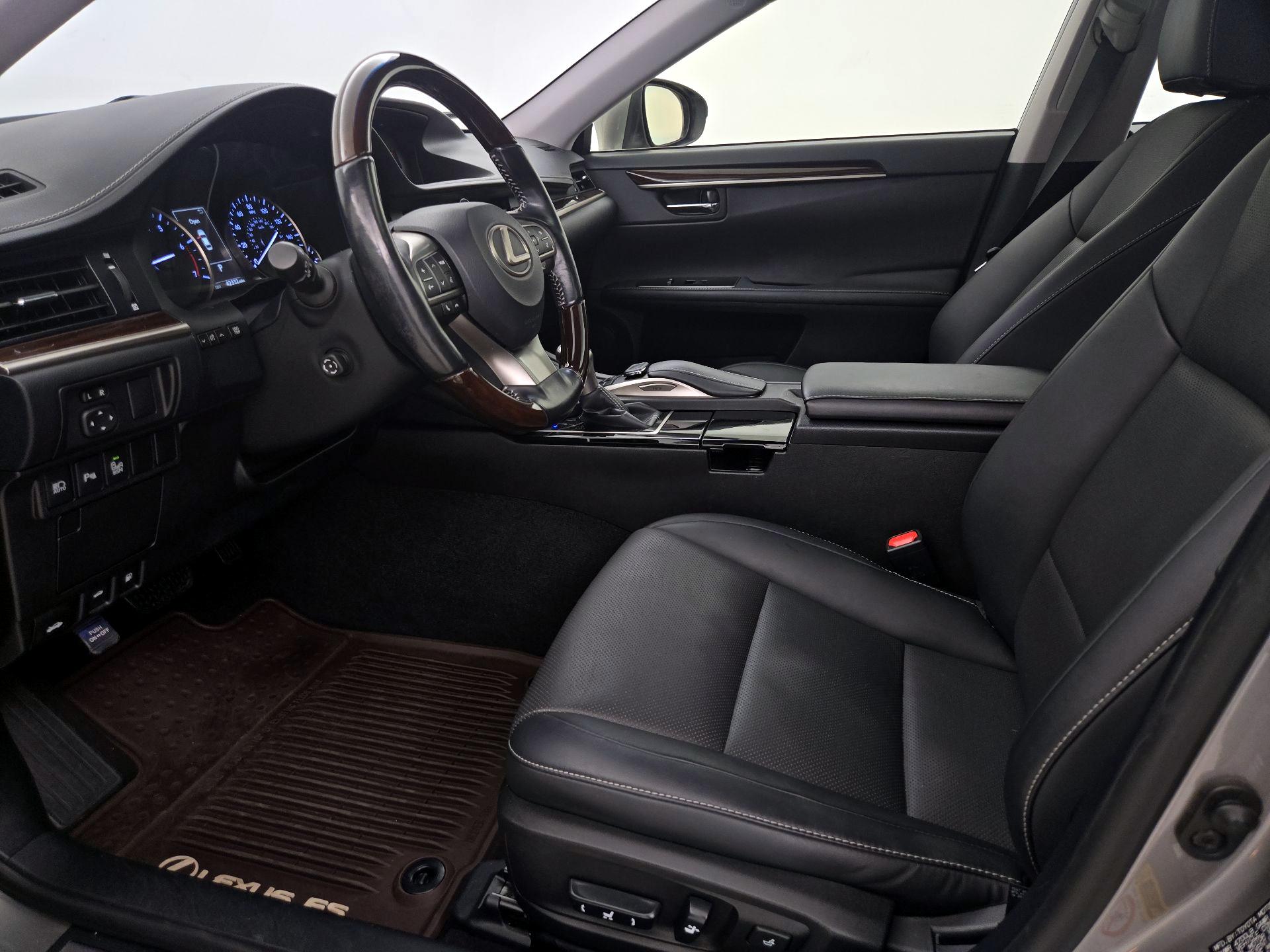 Thumbnail: 2017 Lexus ES - 11