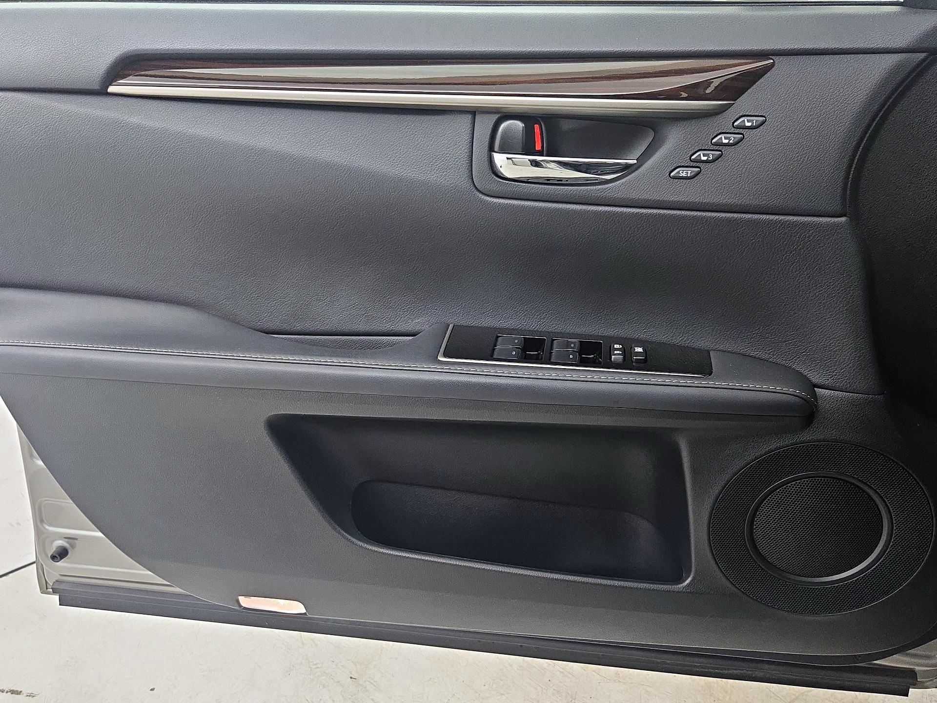 Thumbnail: 2017 Lexus ES - 12