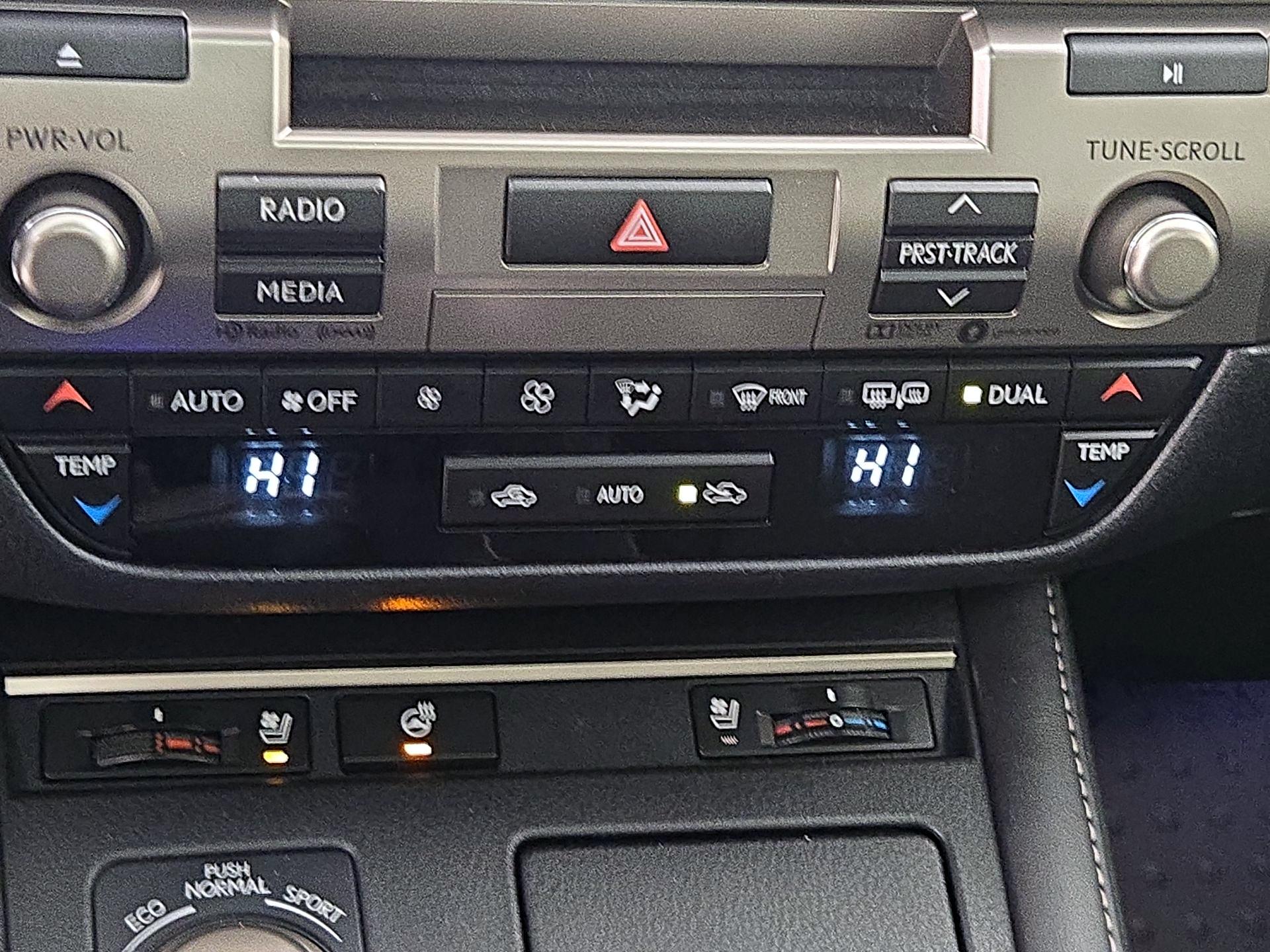 Thumbnail: 2017 Lexus ES - 17