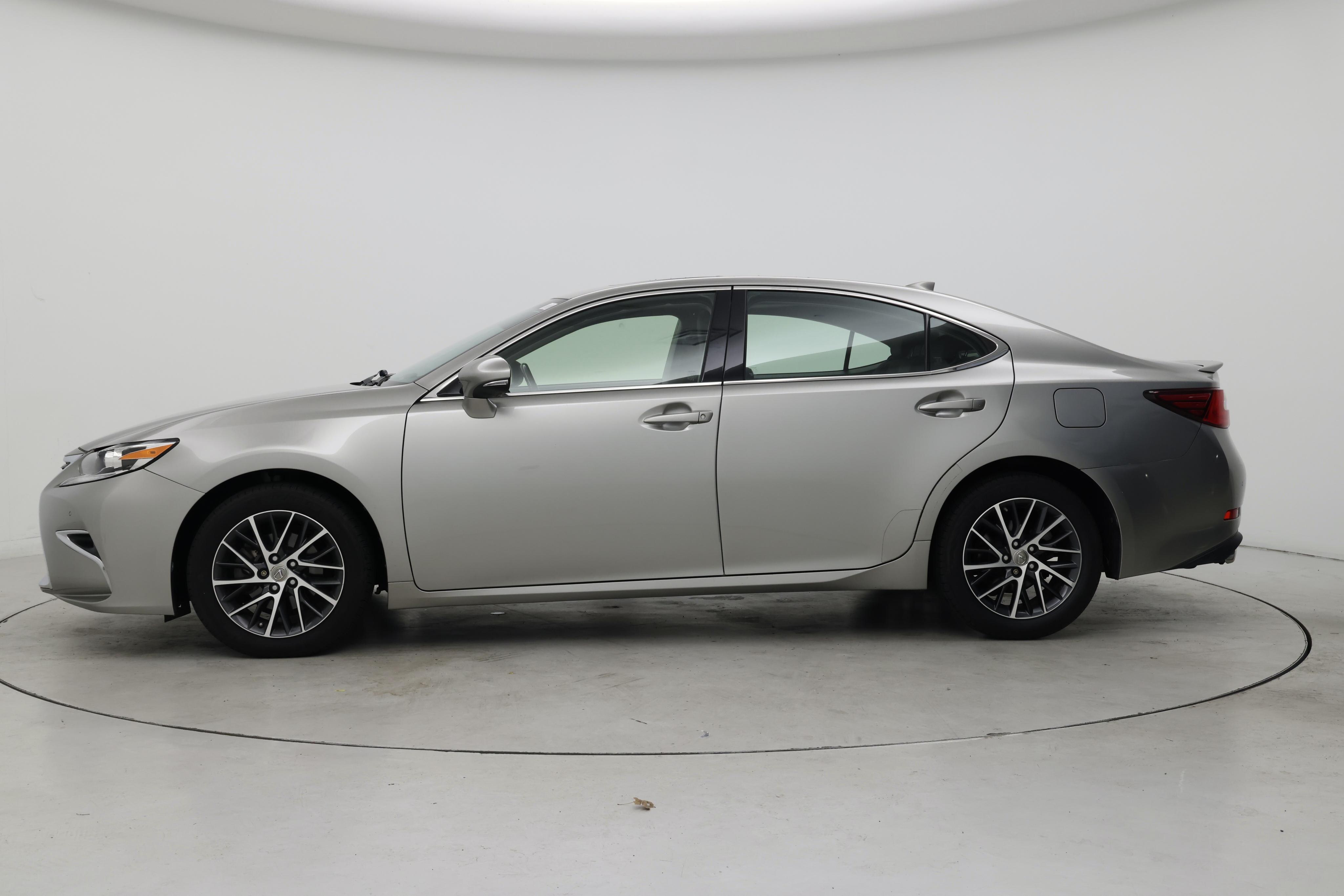 Thumbnail: 2017 Lexus ES - 3