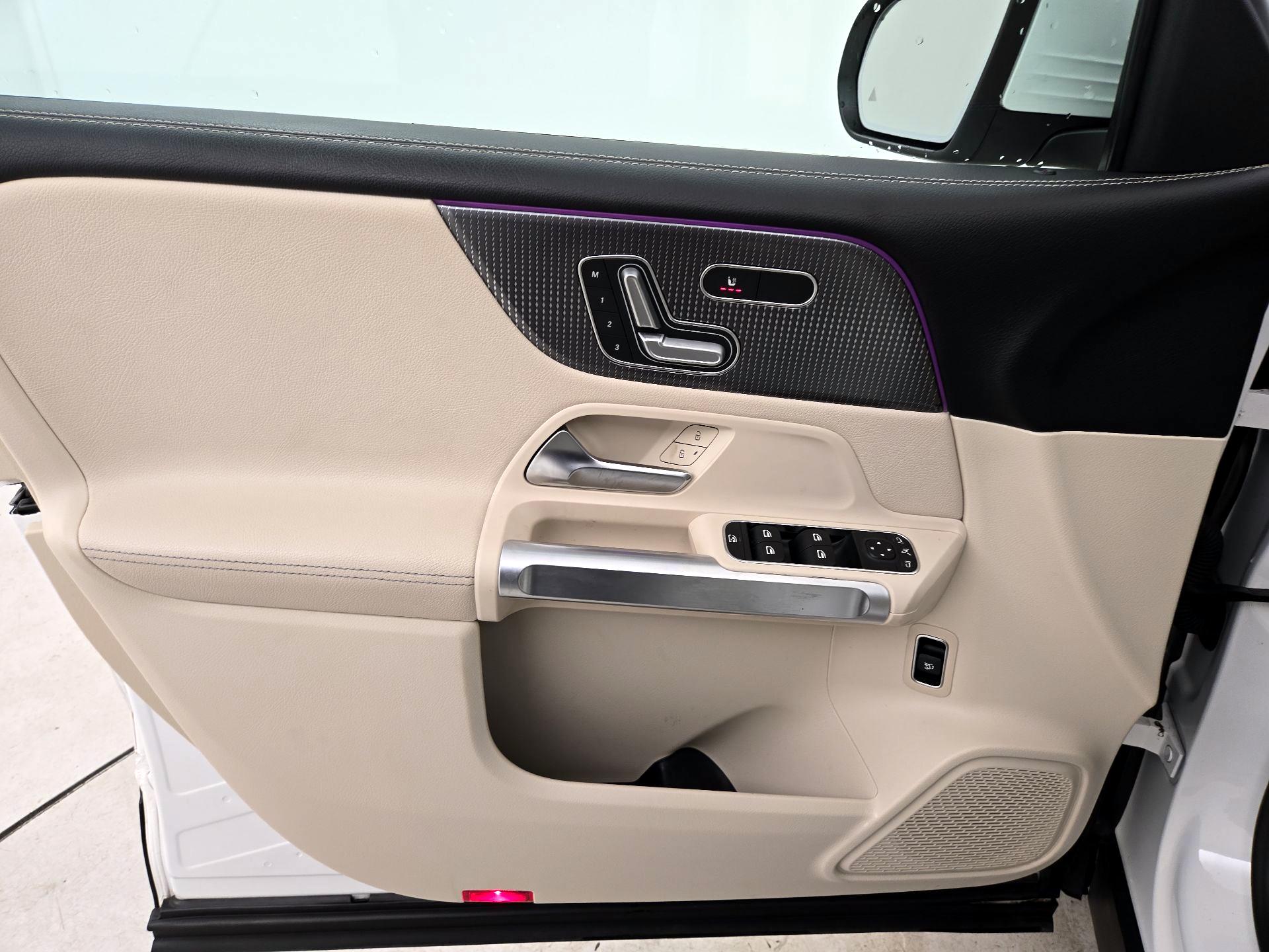 Thumbnail: 2020 Mercedes-Benz GLB - 12