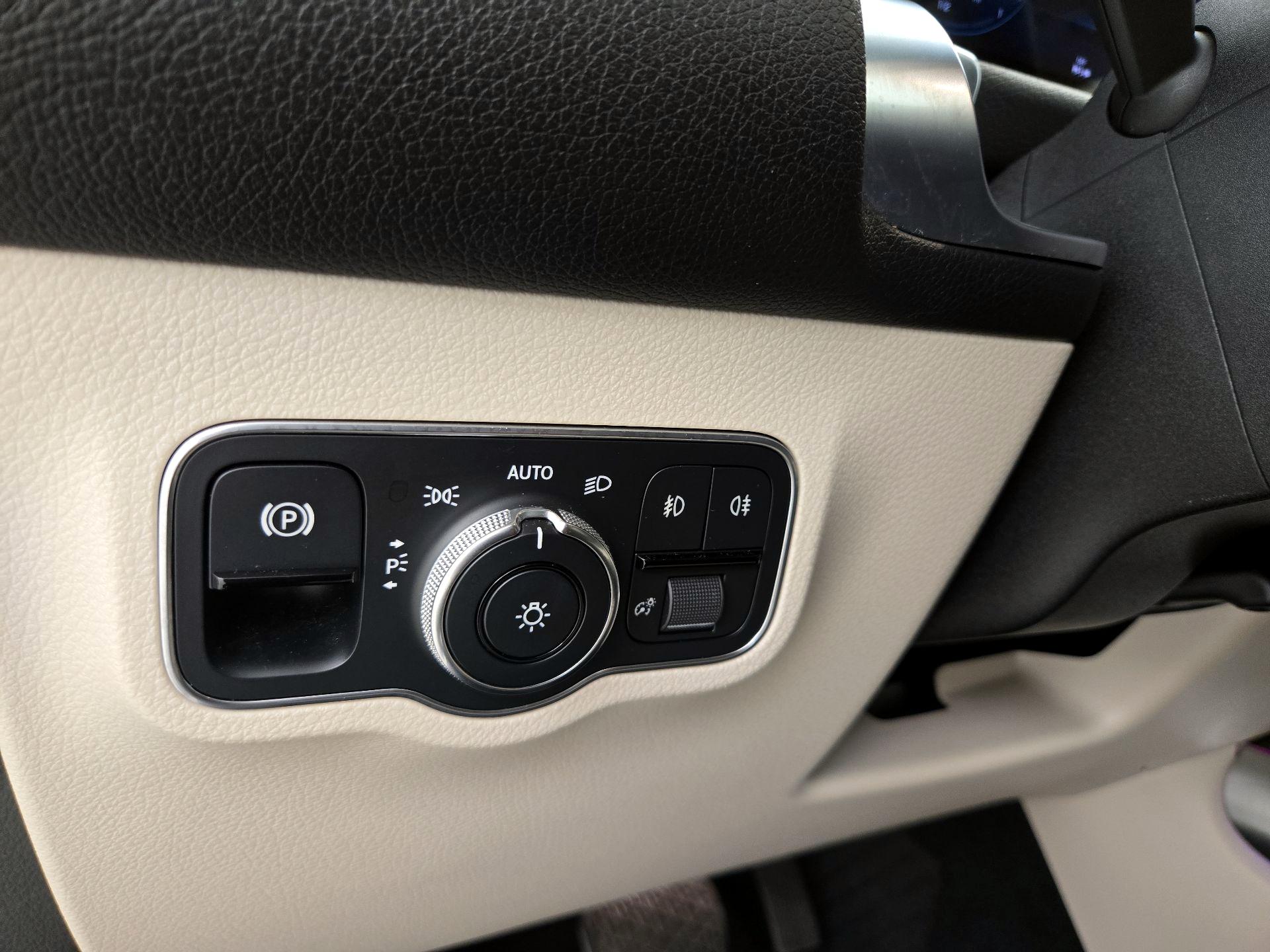 Thumbnail: 2020 Mercedes-Benz GLB - 13