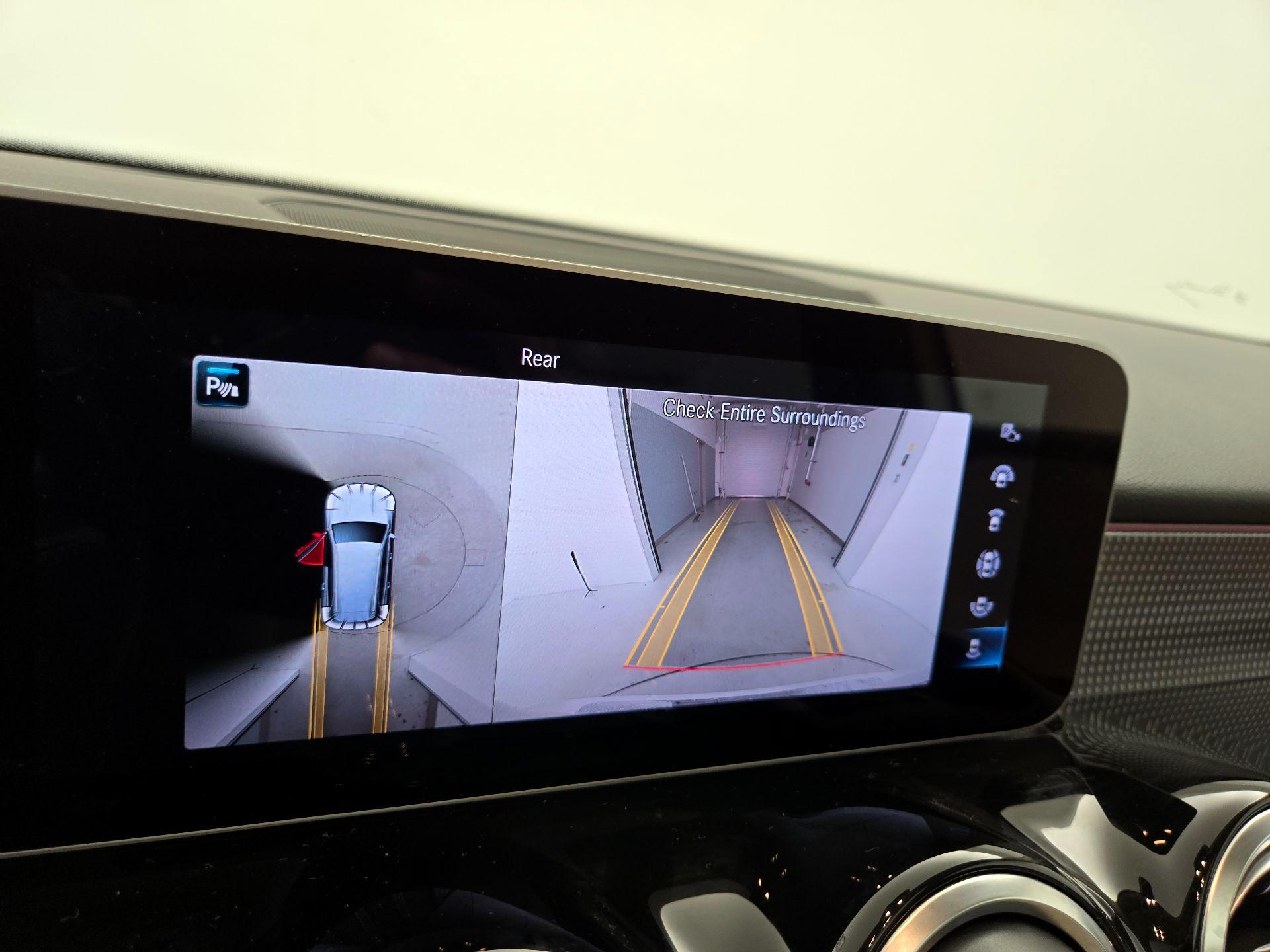 Thumbnail: 2020 Mercedes-Benz GLB - 14