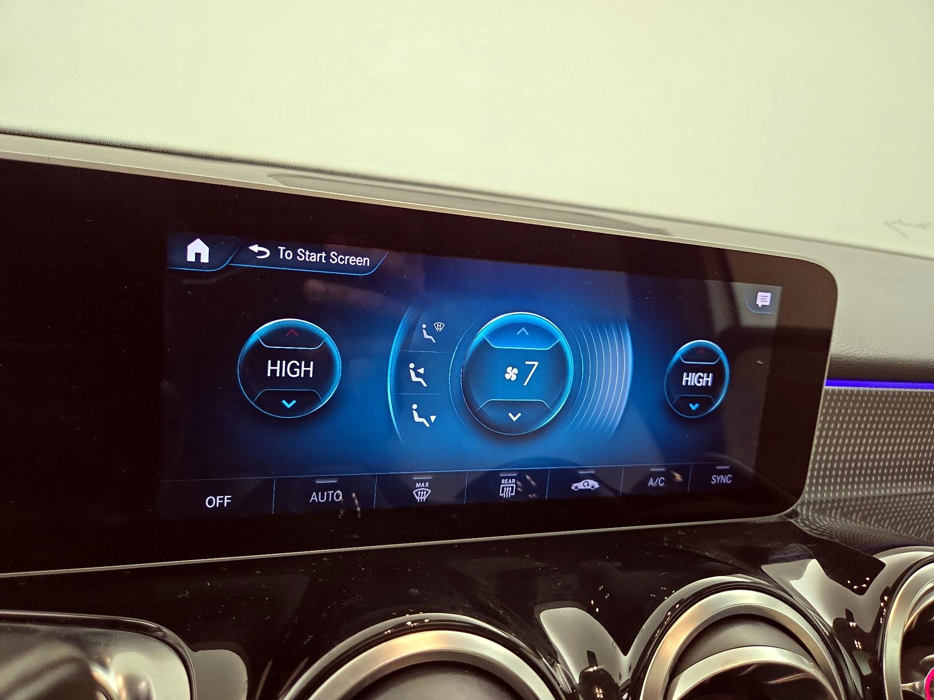 Thumbnail: 2020 Mercedes-Benz GLB - 16