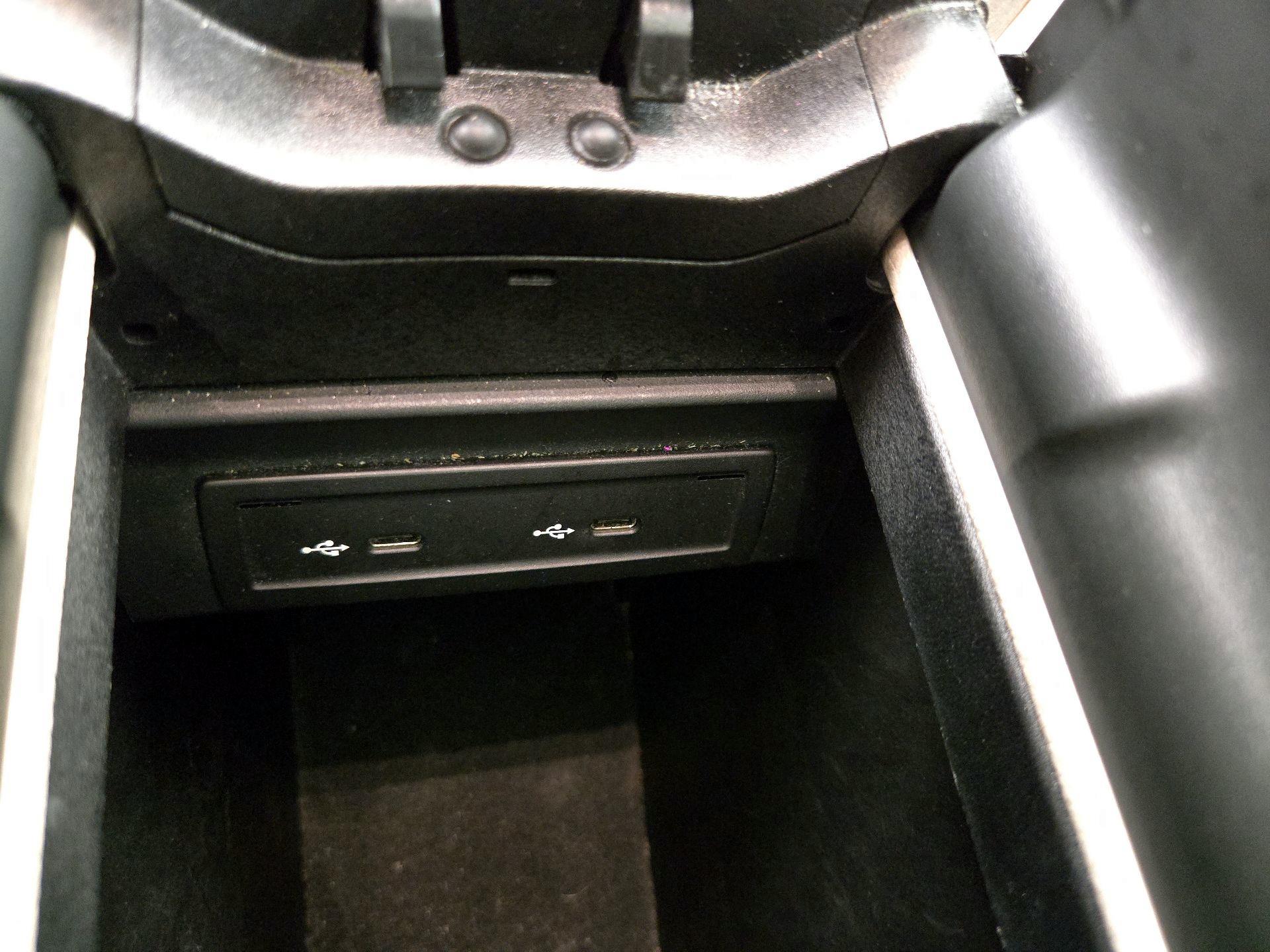 Thumbnail: 2020 Mercedes-Benz GLB - 18