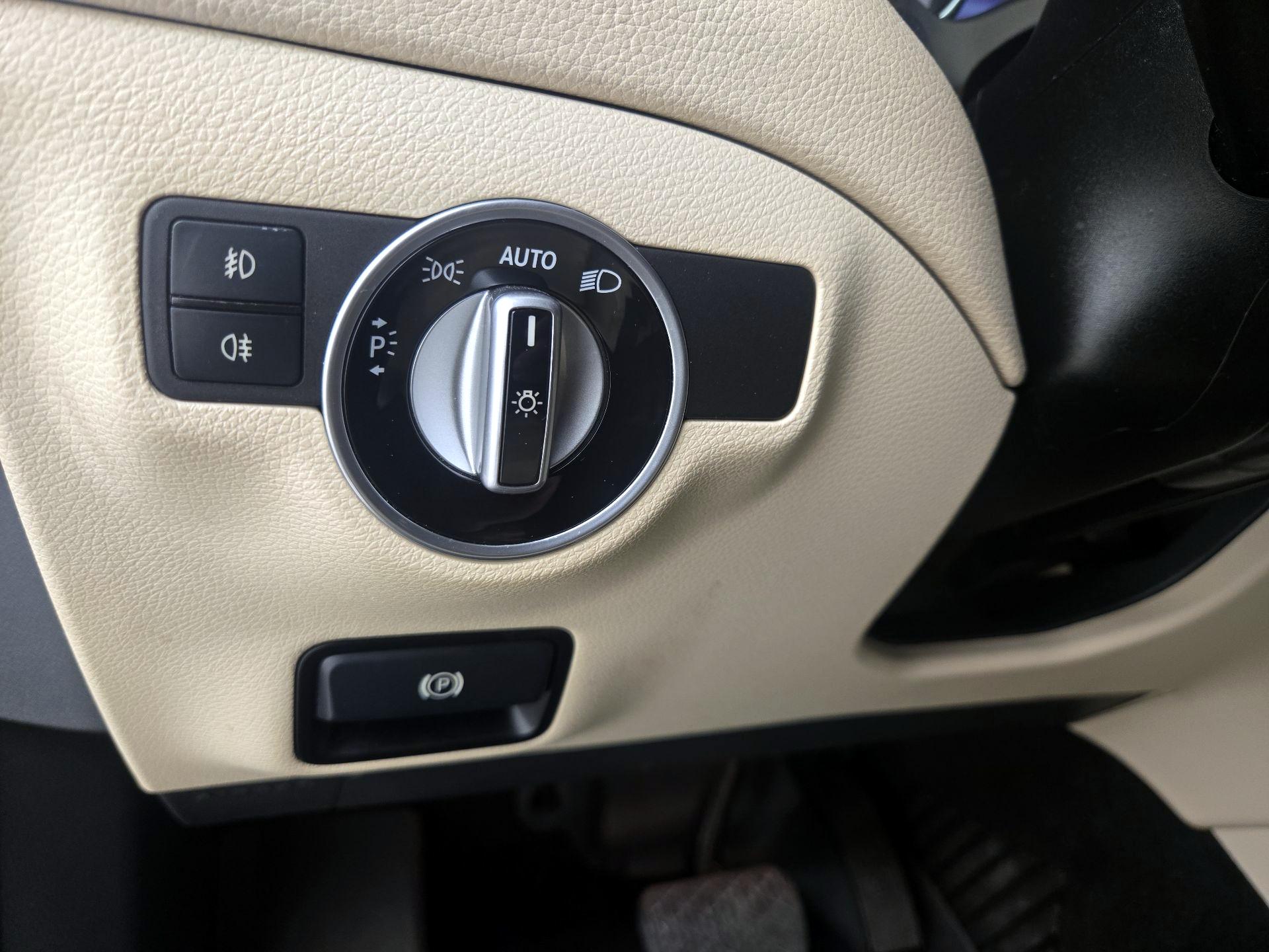 Thumbnail: 2016 Mercedes-Benz GLA - 13