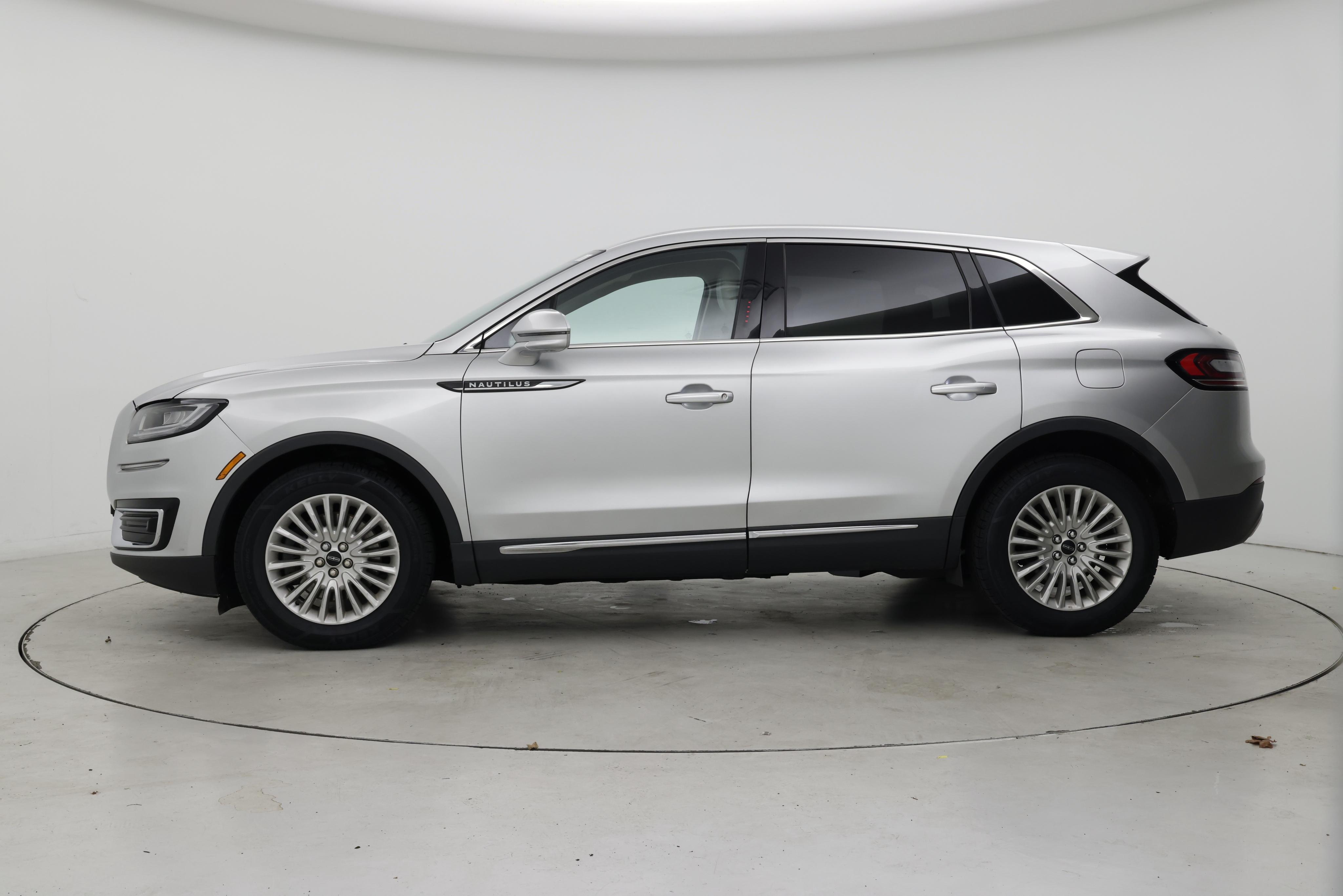 Thumbnail: 2019 Lincoln Nautilus - 3