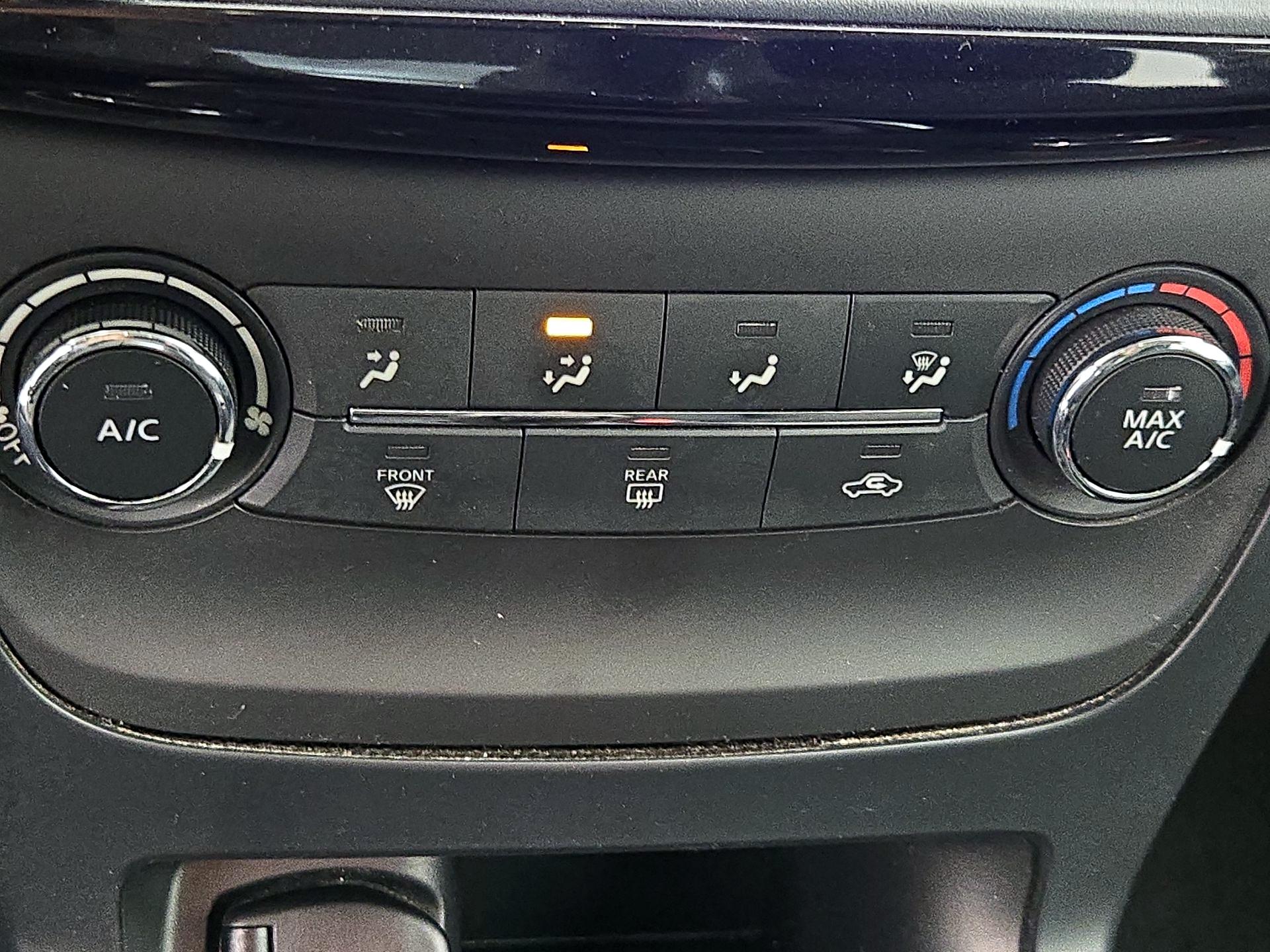 Thumbnail: 2019 Nissan Sentra - 16