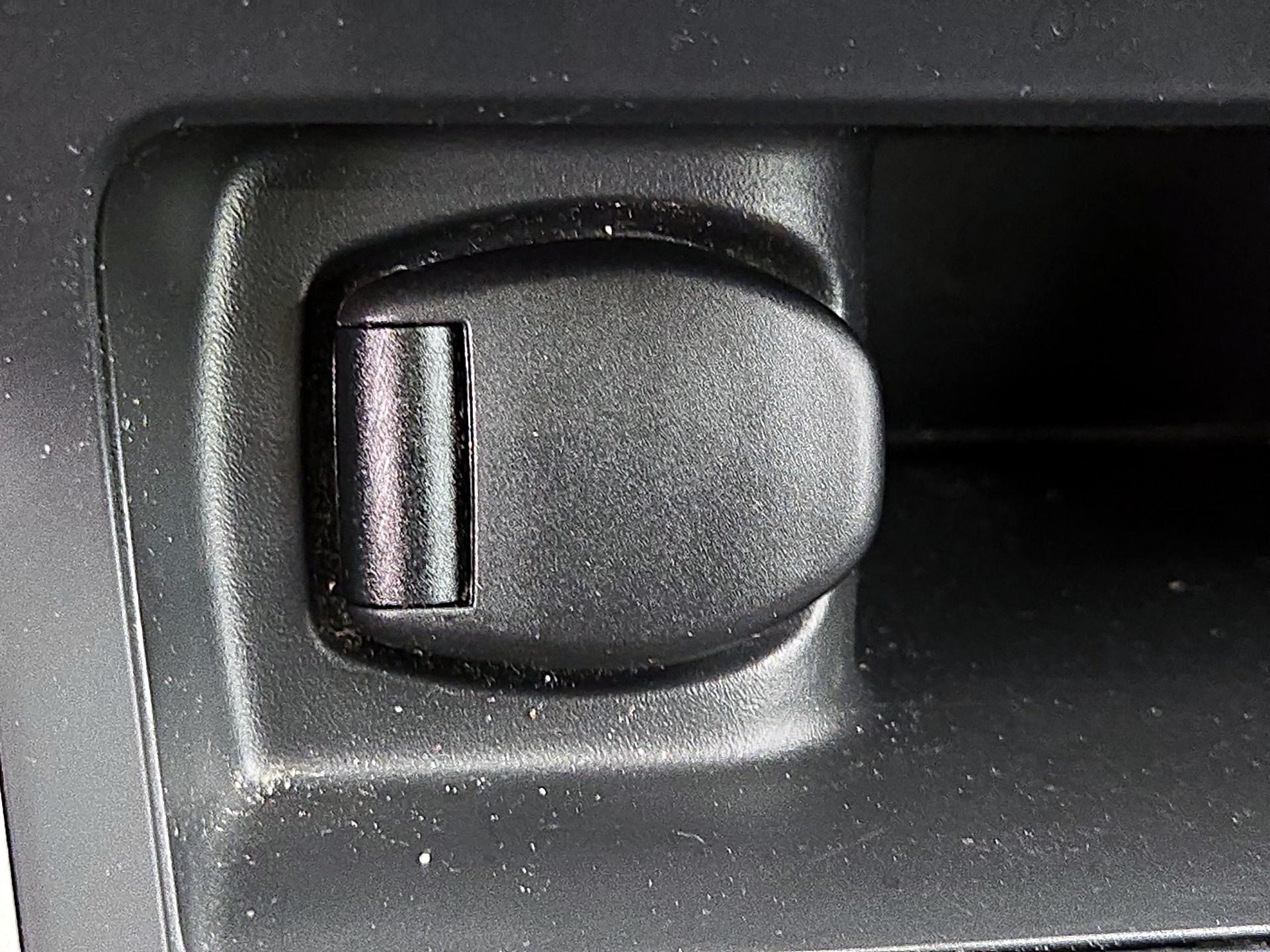 Thumbnail: 2019 Nissan Sentra - 18