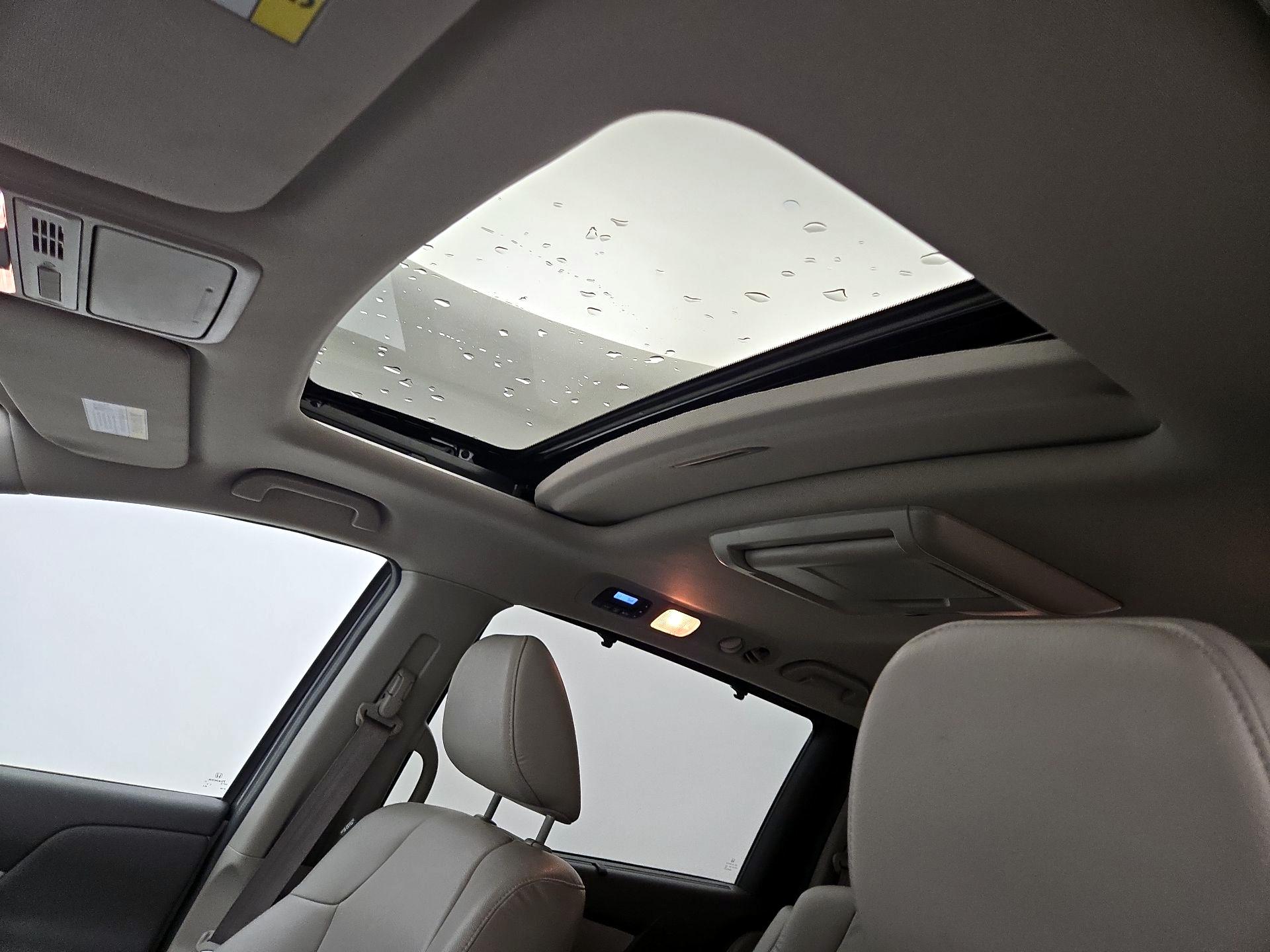 Thumbnail: 2015 Honda Odyssey - 19