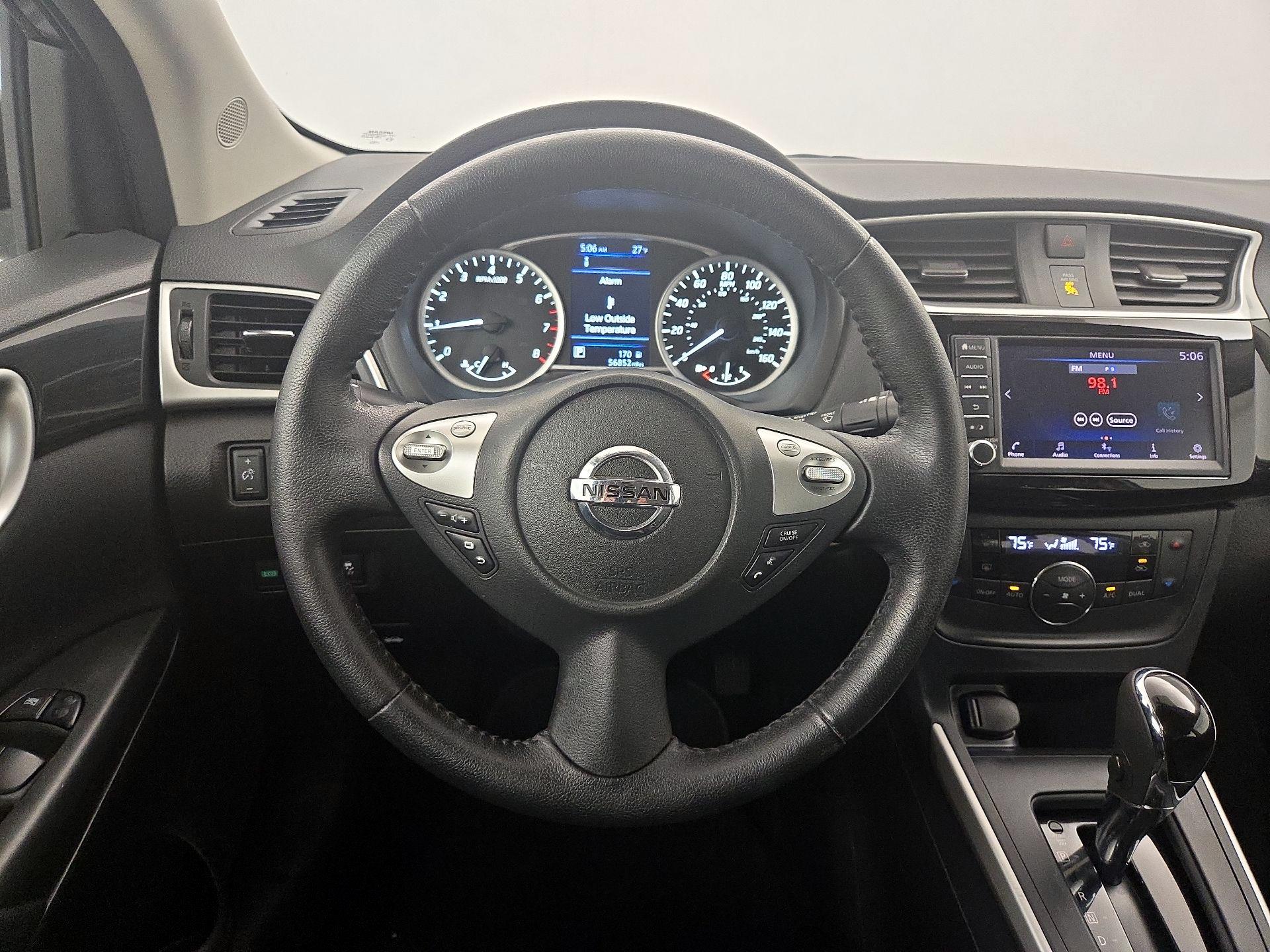 Thumbnail: 2019 Nissan Sentra - 10