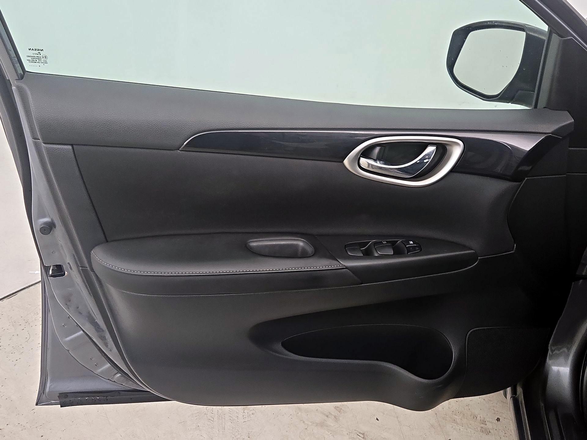 Thumbnail: 2019 Nissan Sentra - 12