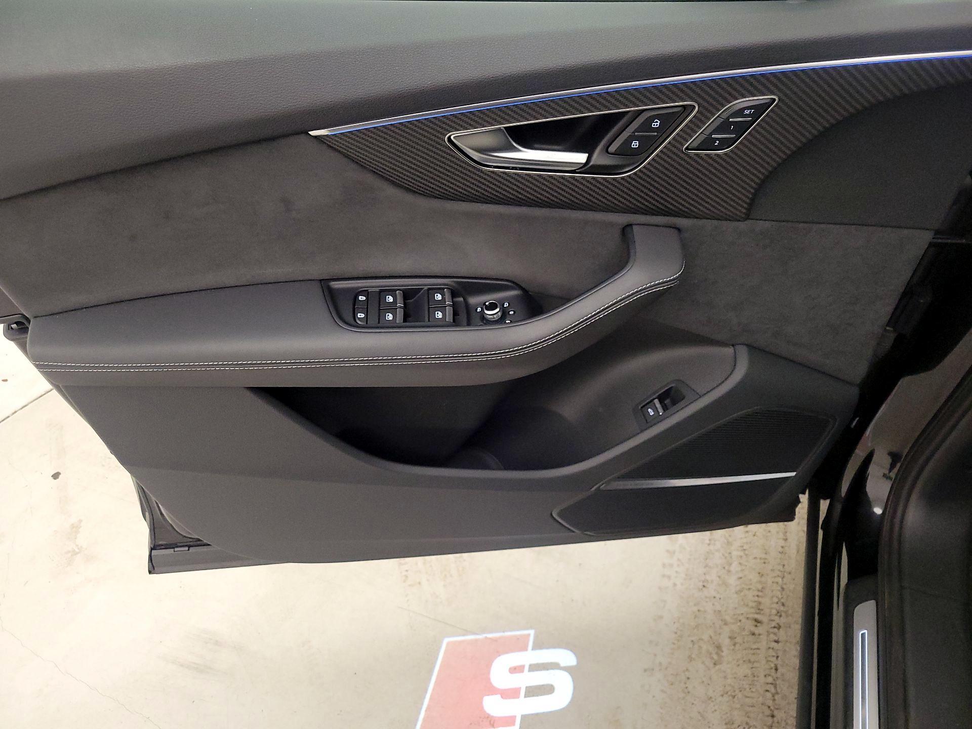 Thumbnail: 2025 Audi SQ7 - 12