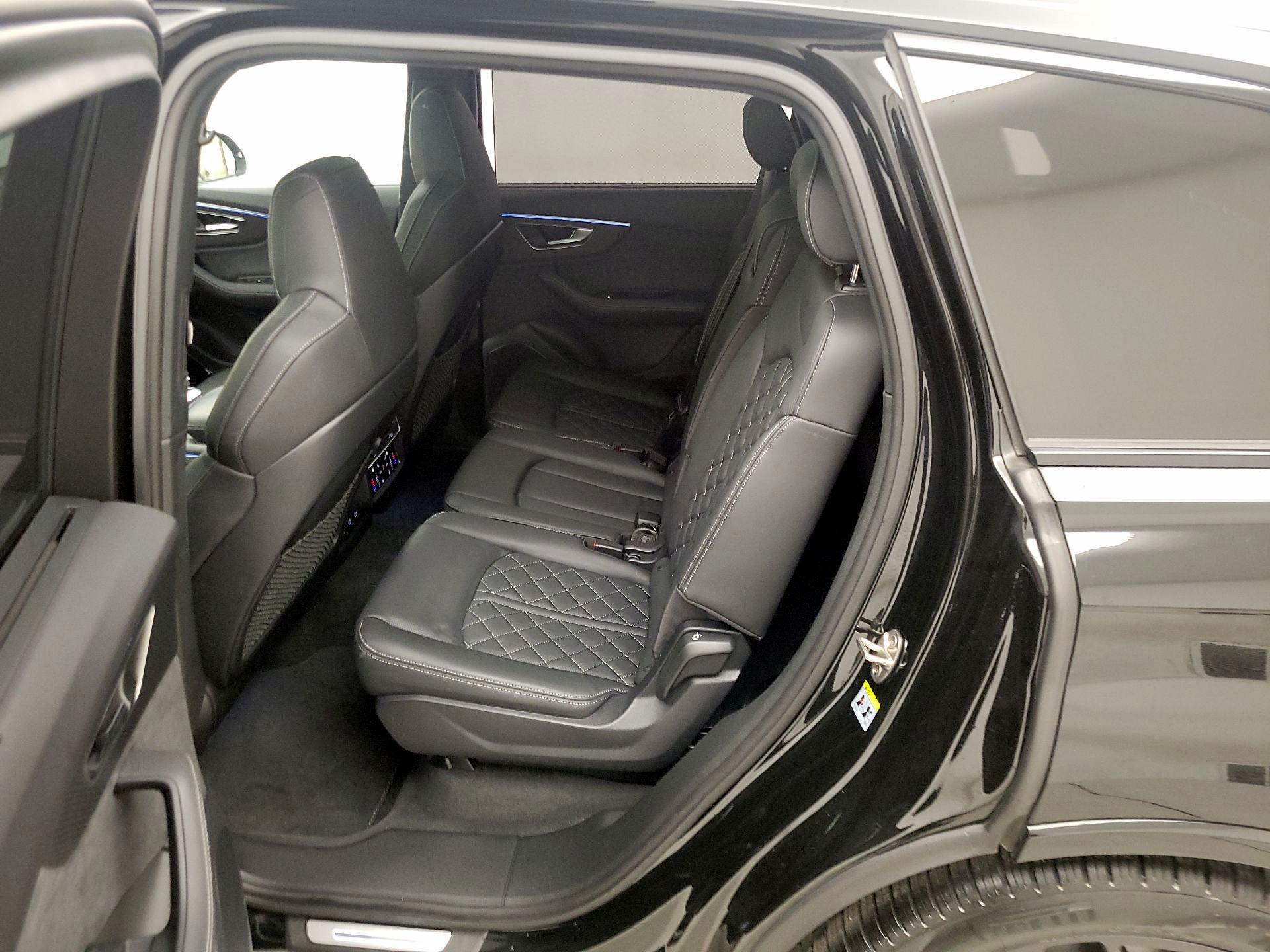 Thumbnail: 2025 Audi SQ7 - 20