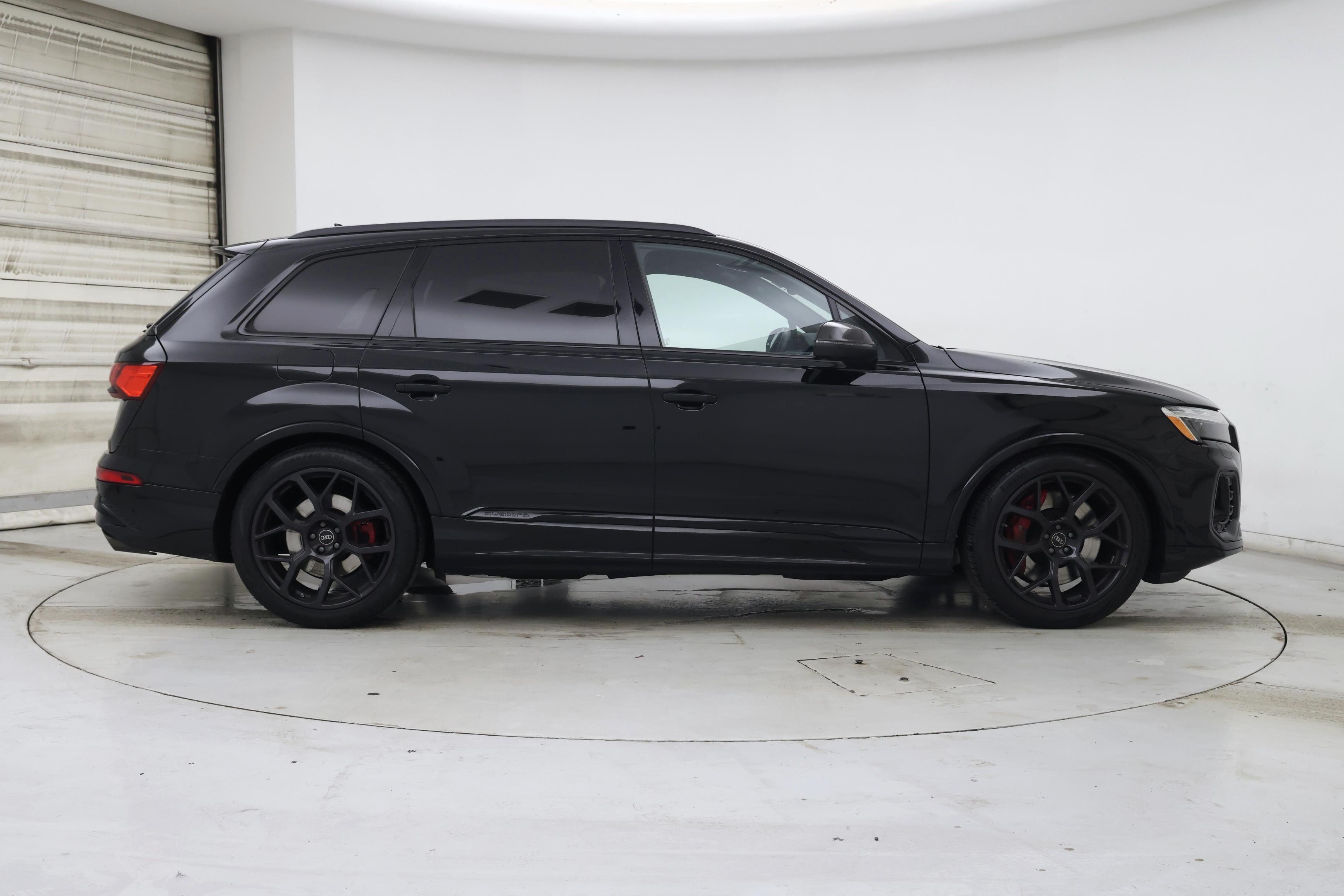 Thumbnail: 2025 Audi SQ7 - 7