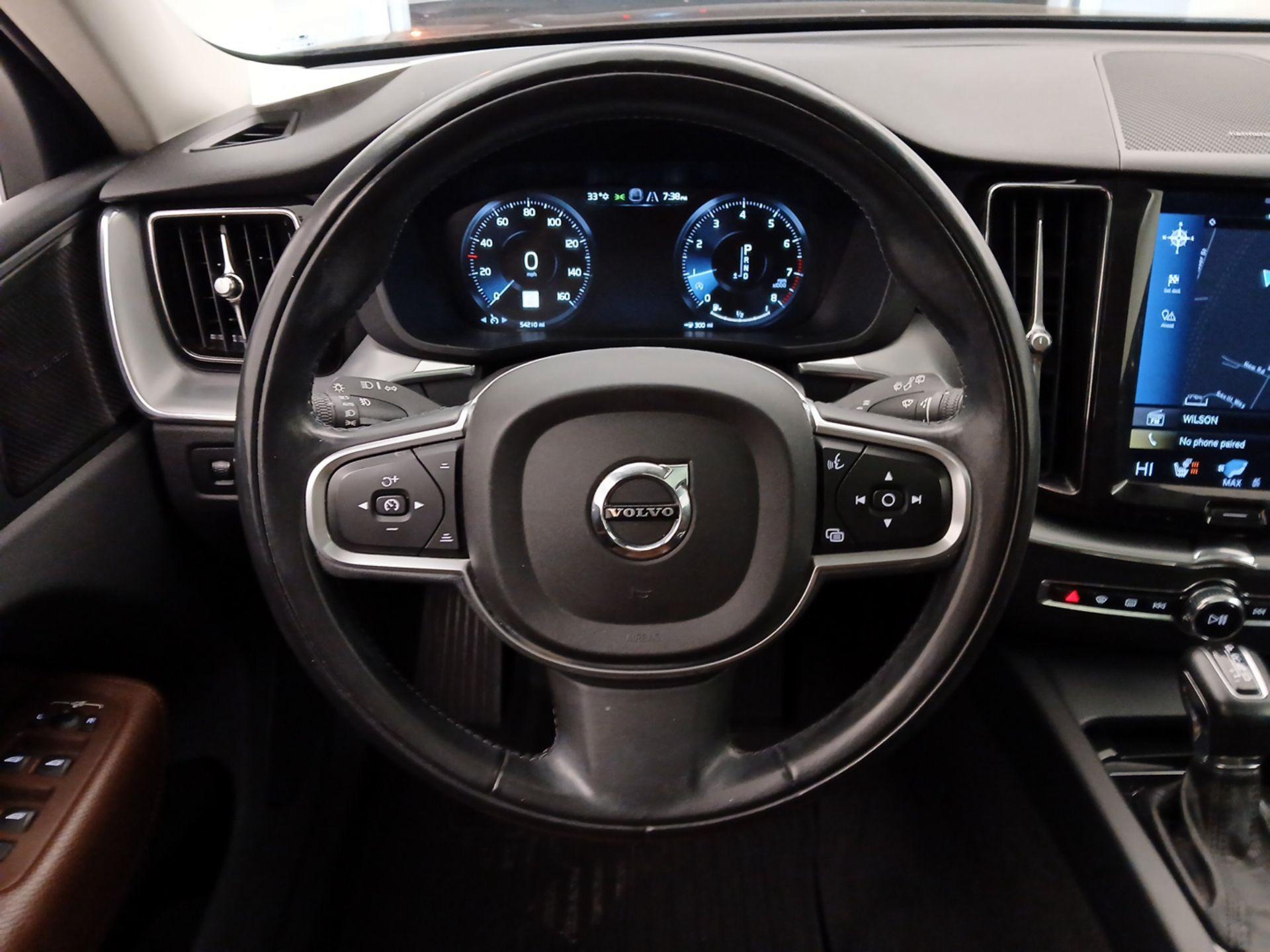 Thumbnail: 2019 Volvo XC60 - 10