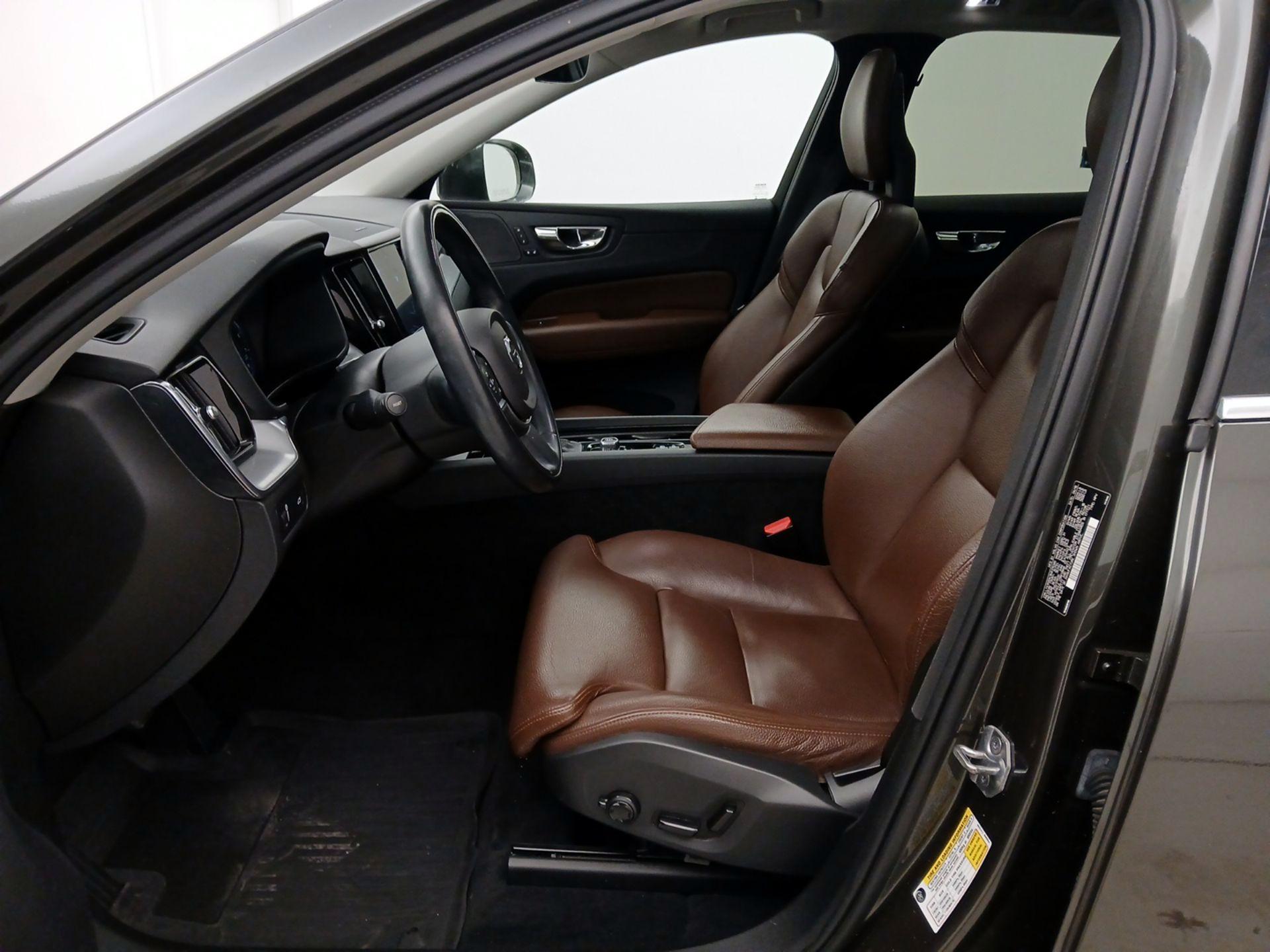 Thumbnail: 2019 Volvo XC60 - 11