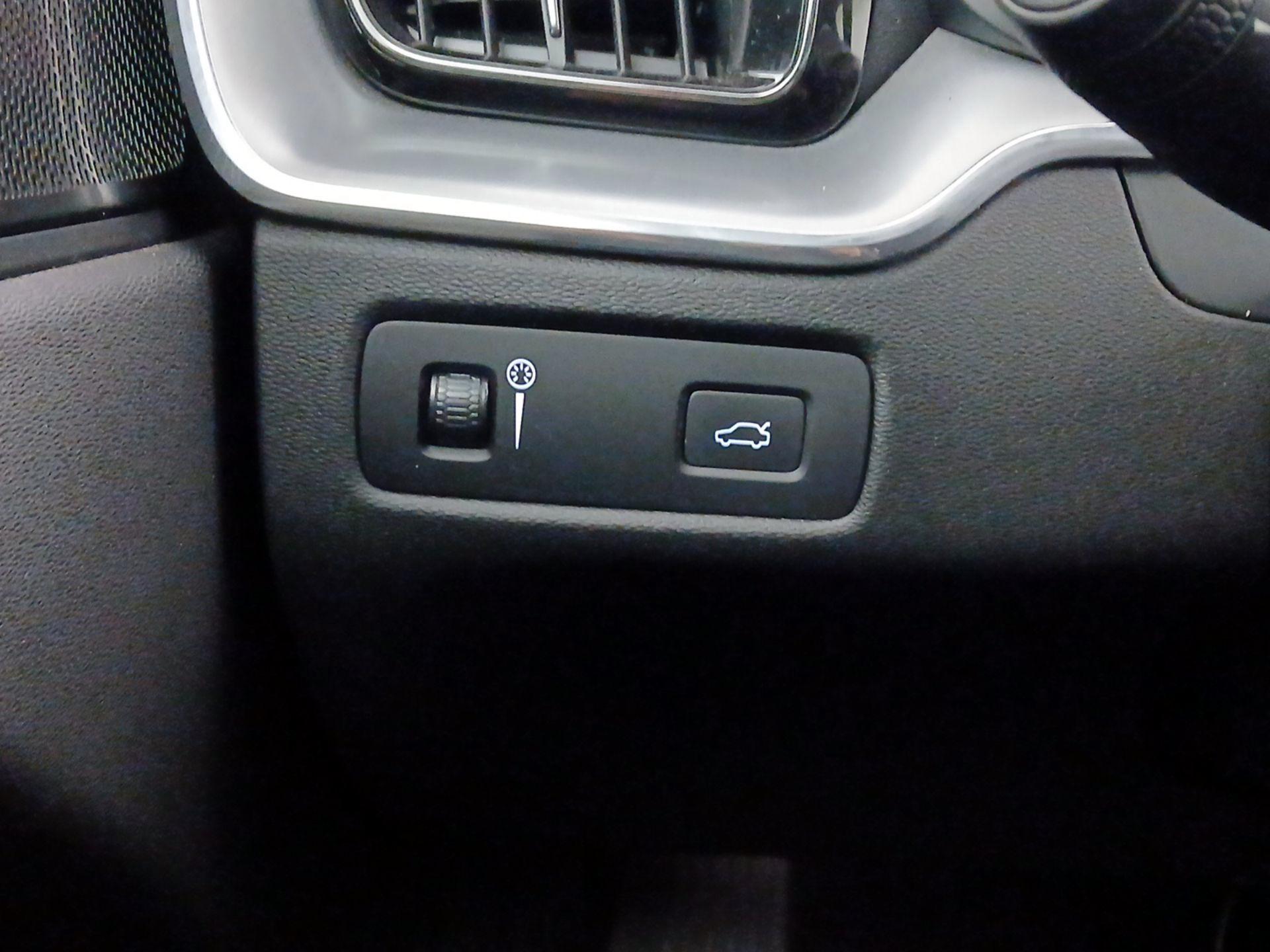 Thumbnail: 2019 Volvo XC60 - 13