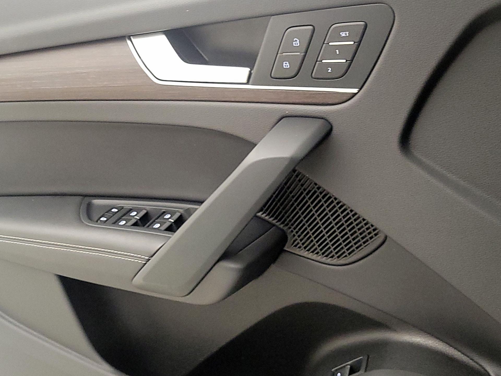 Thumbnail: 2023 Audi Q5 - 12