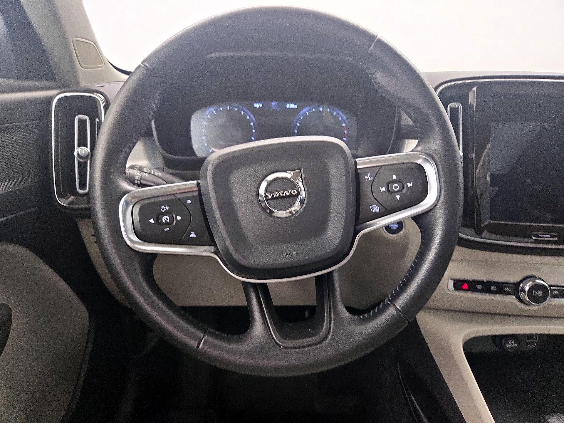 Thumbnail: 2020 Volvo XC40 - 10