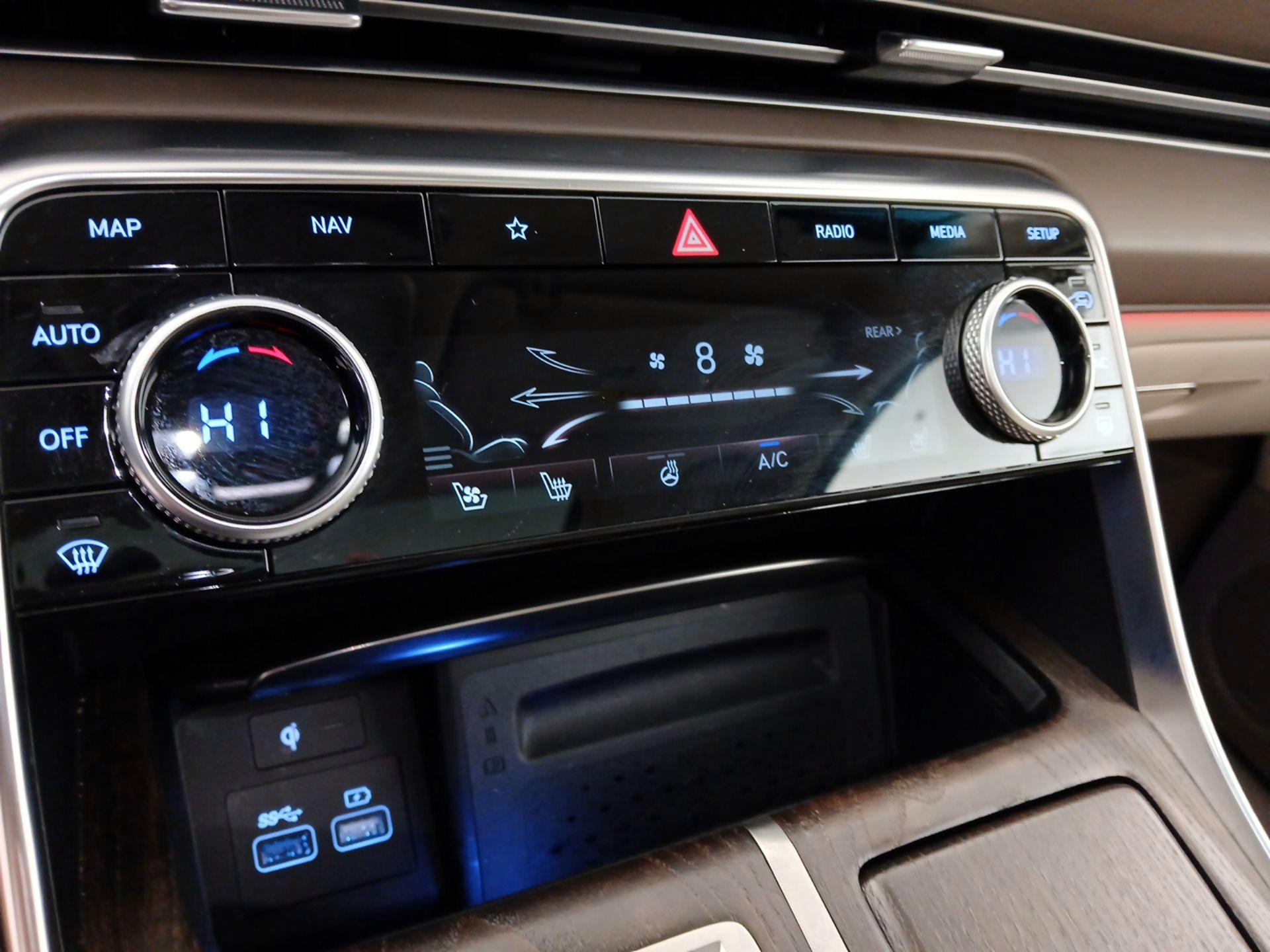 Thumbnail: 2022 Genesis GV80 - 17