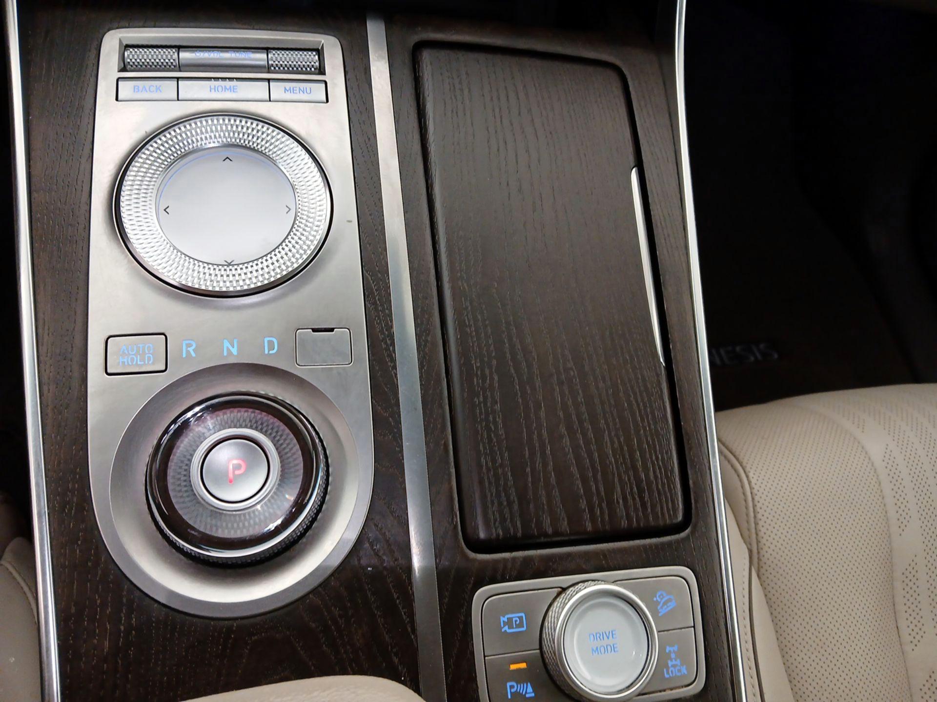 Thumbnail: 2022 Genesis GV80 - 18