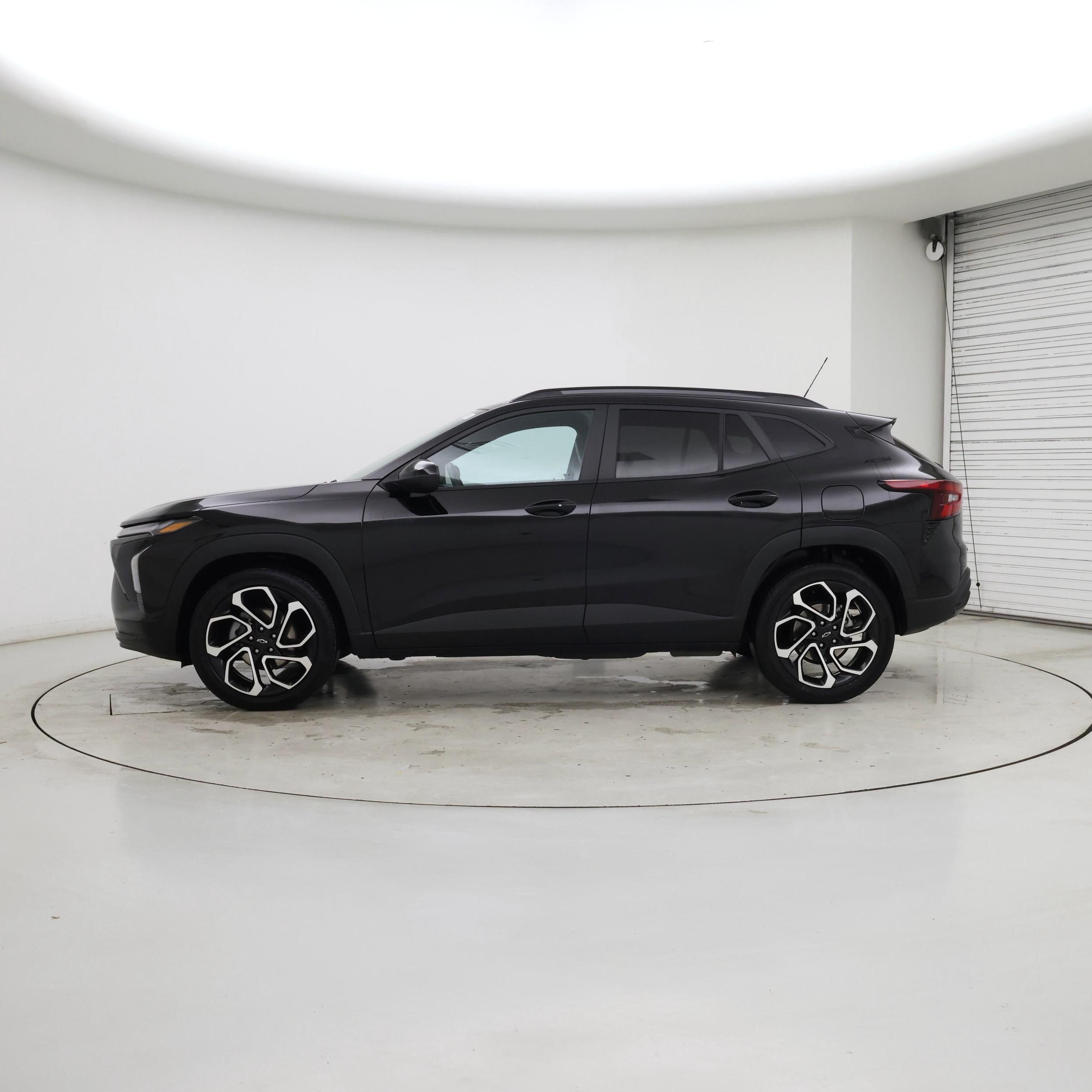 Thumbnail: 2025 Chevrolet Trax - 3