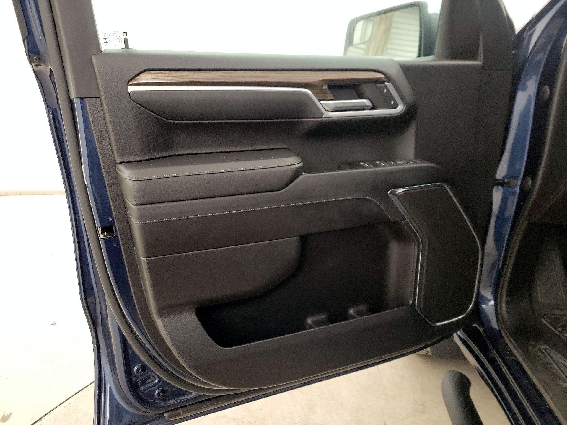 Thumbnail: 2022 Chevrolet Silverado 1500 - 12