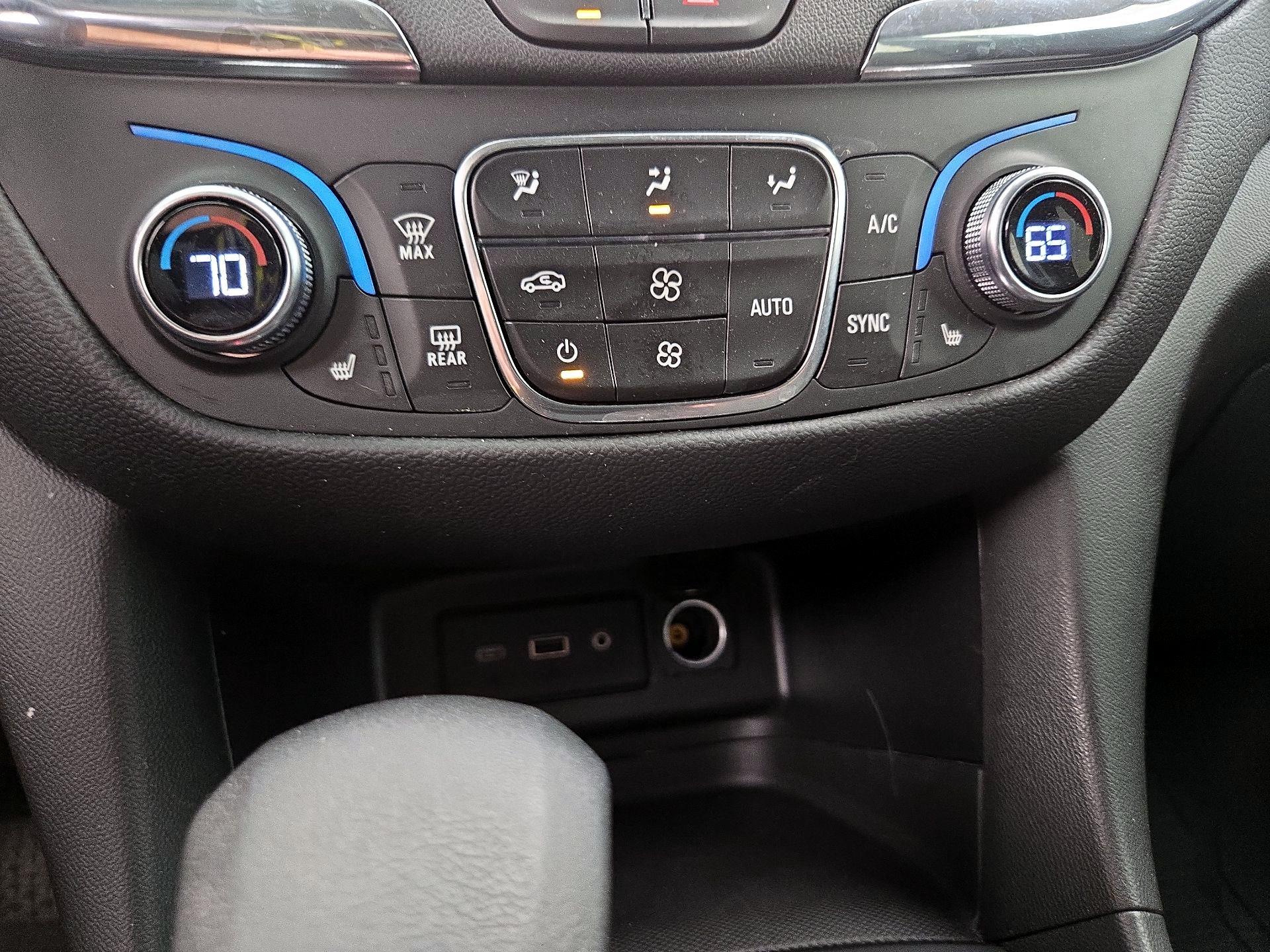 Thumbnail: 2022 Chevrolet Equinox - 17