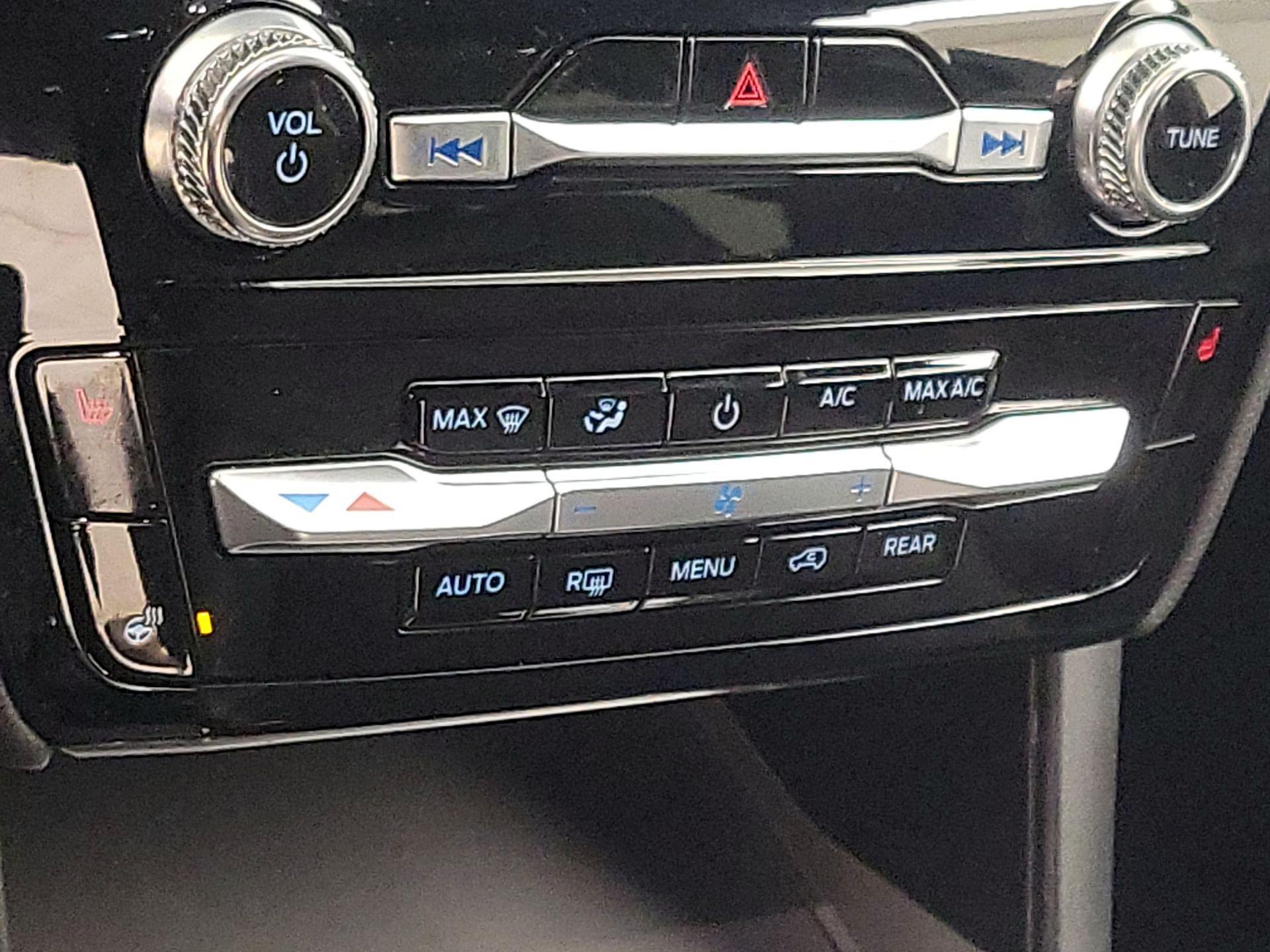 Thumbnail: 2022 Ford Explorer - 16