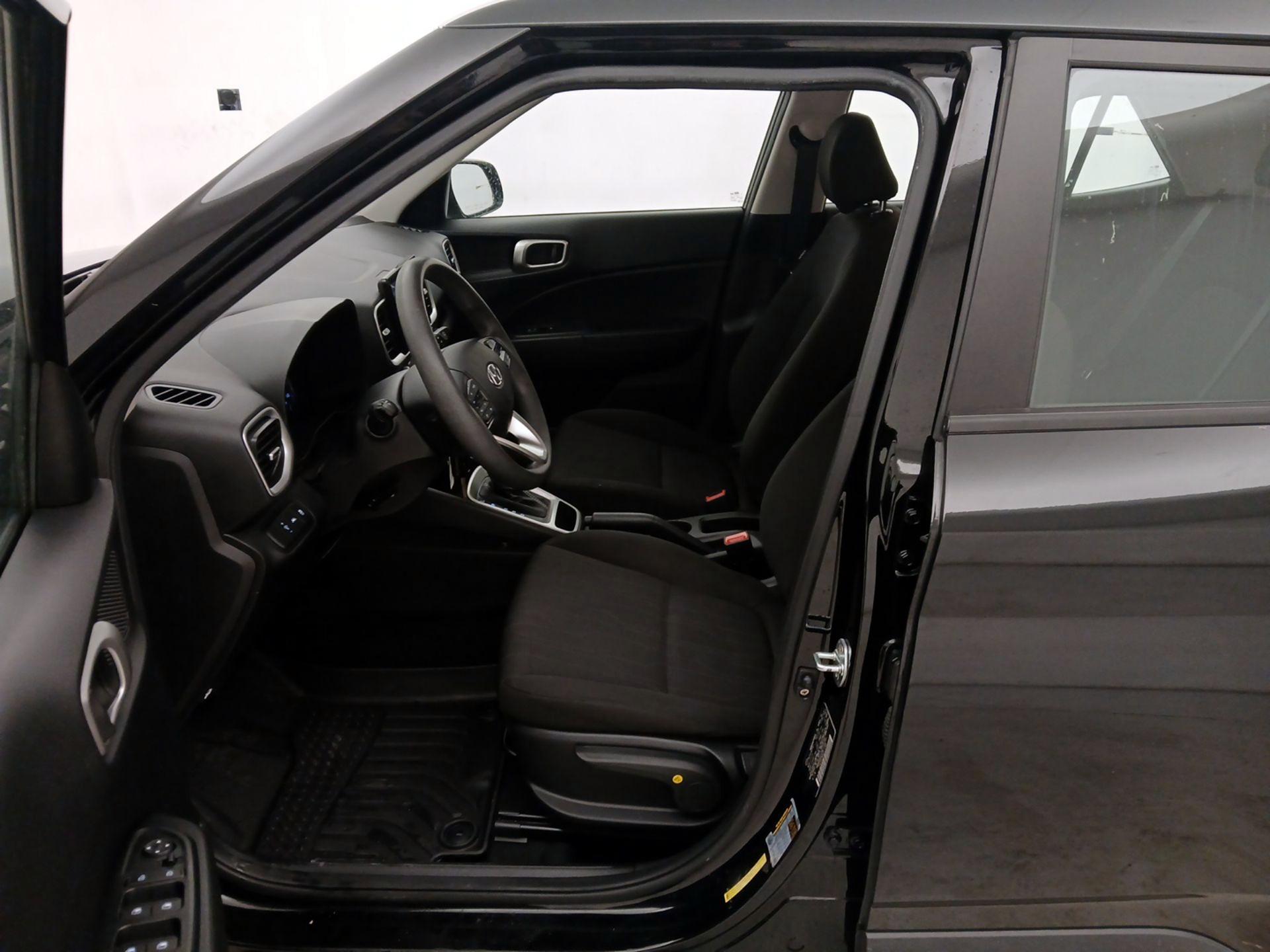 Thumbnail: 2022 Hyundai Venue - 11