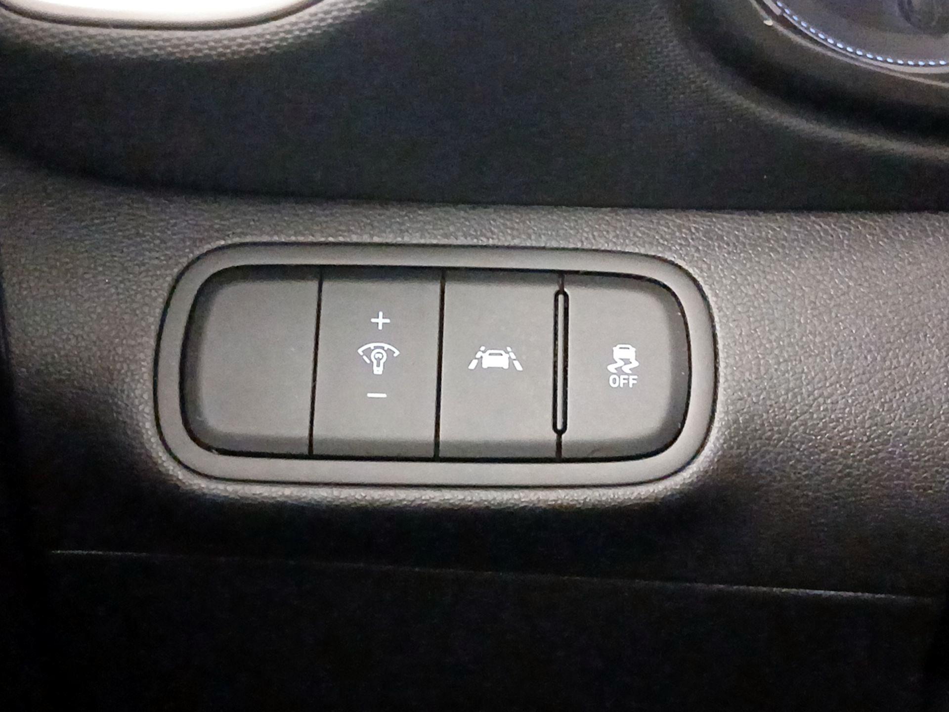 Thumbnail: 2022 Hyundai Venue - 13