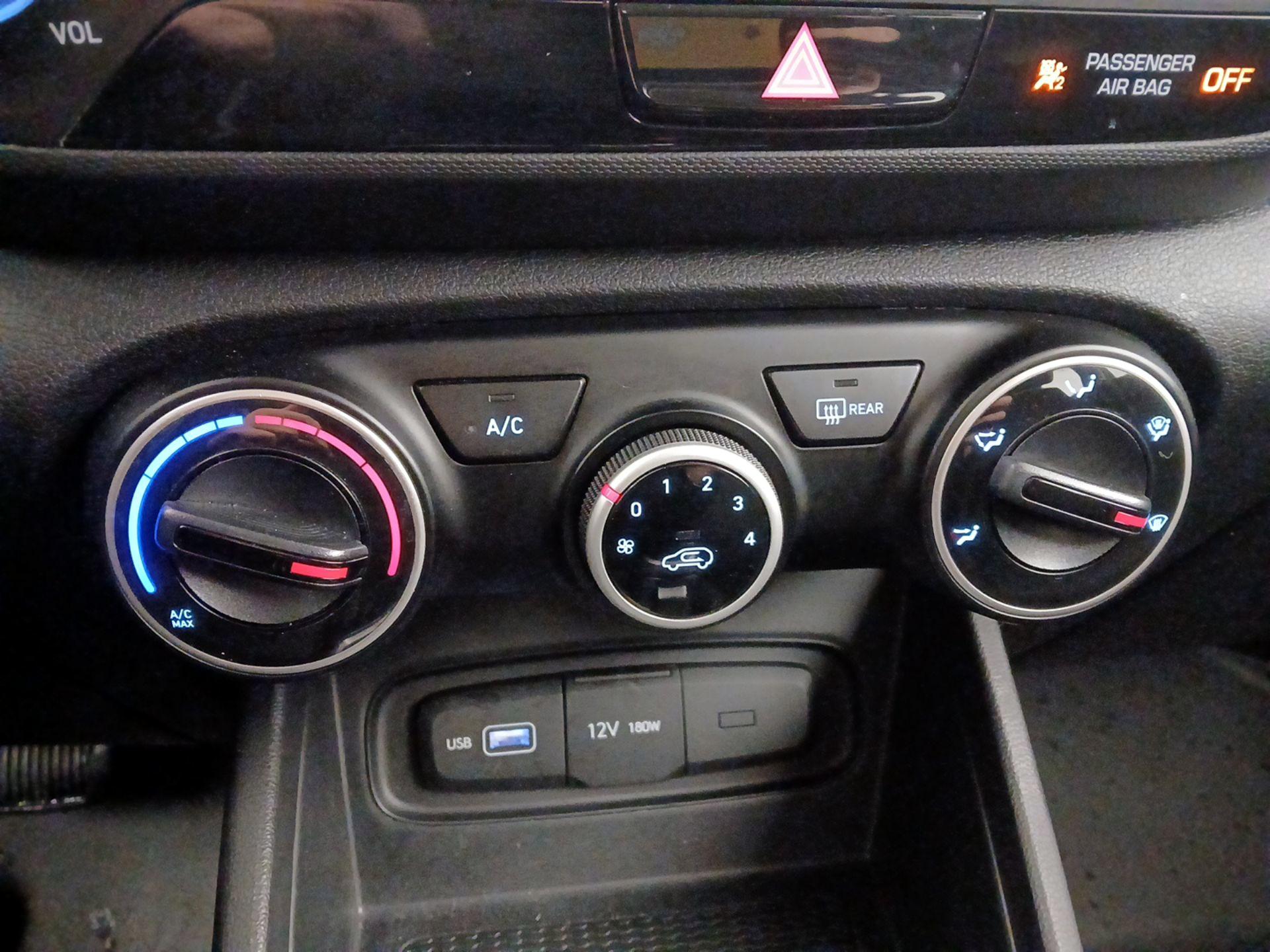 Thumbnail: 2022 Hyundai Venue - 16