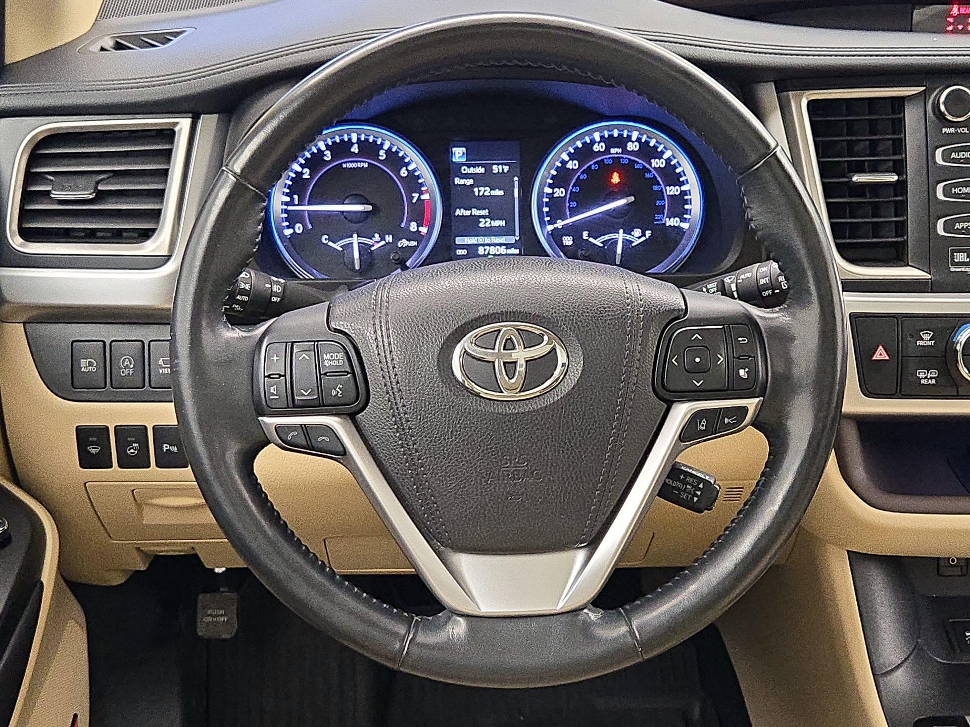 Thumbnail: 2017 Toyota Highlander - 10