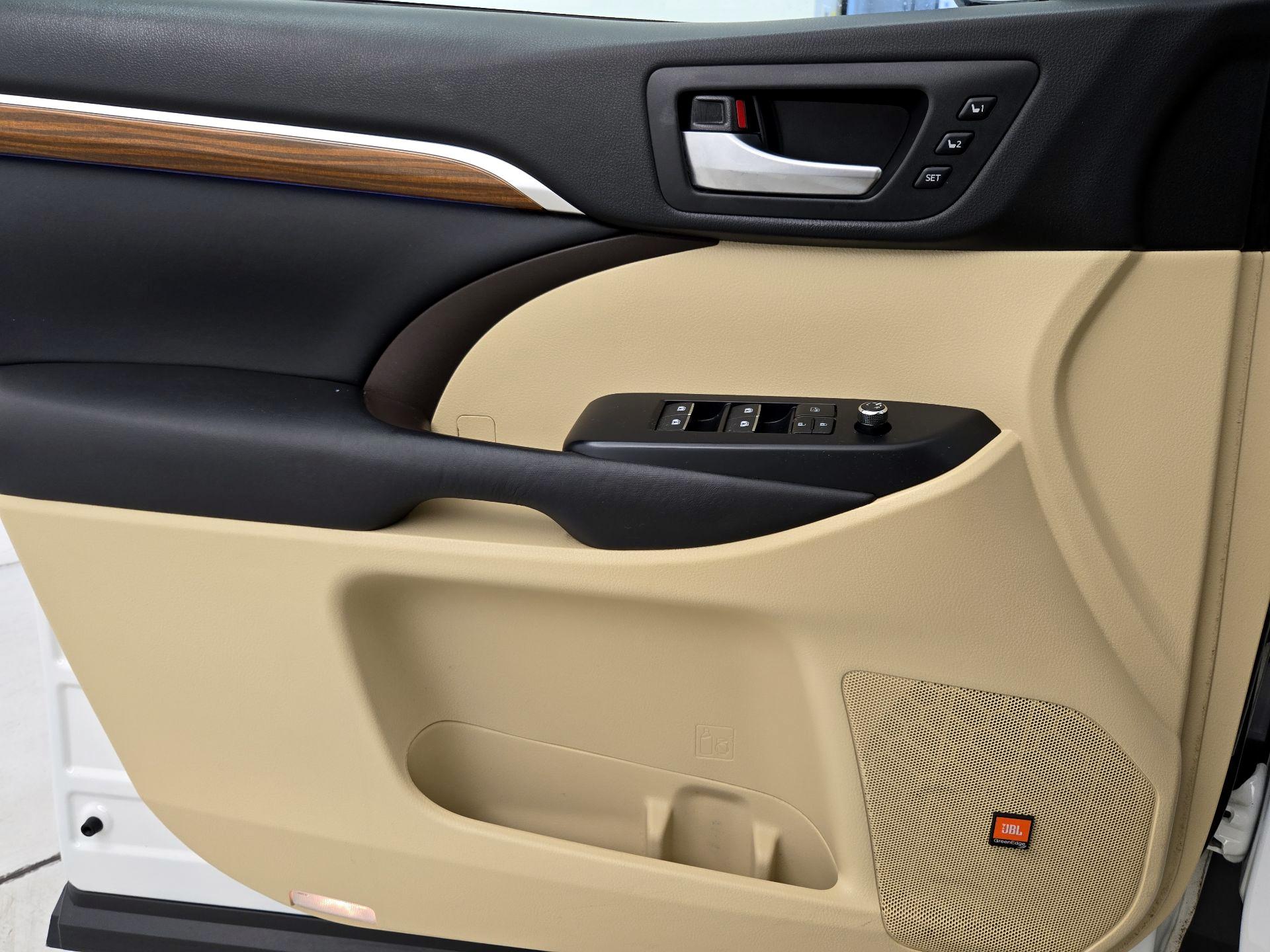 Thumbnail: 2017 Toyota Highlander - 12